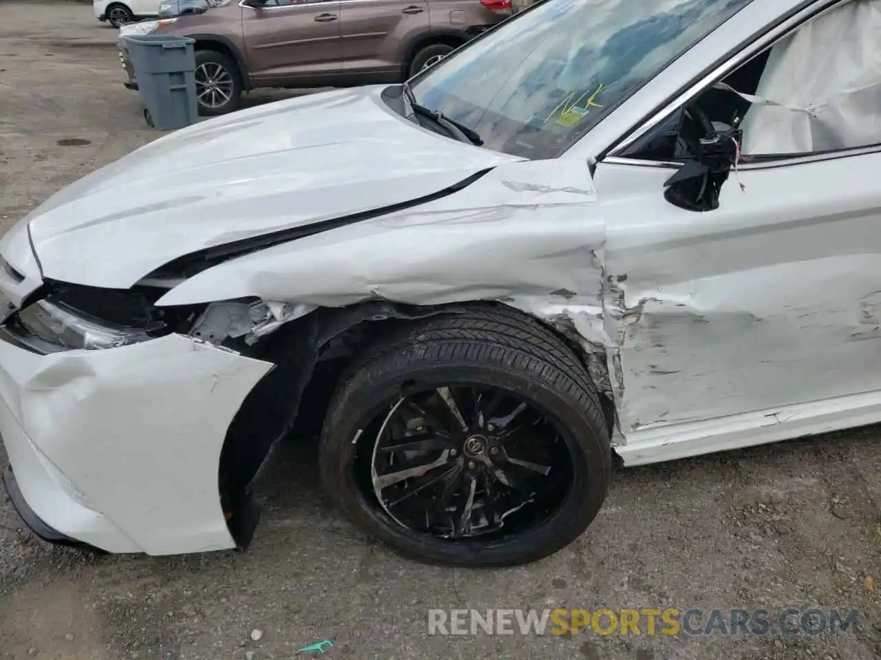 9 Photograph of a damaged car 4T1B61HK8KU821034 TOYOTA CAMRY 2019