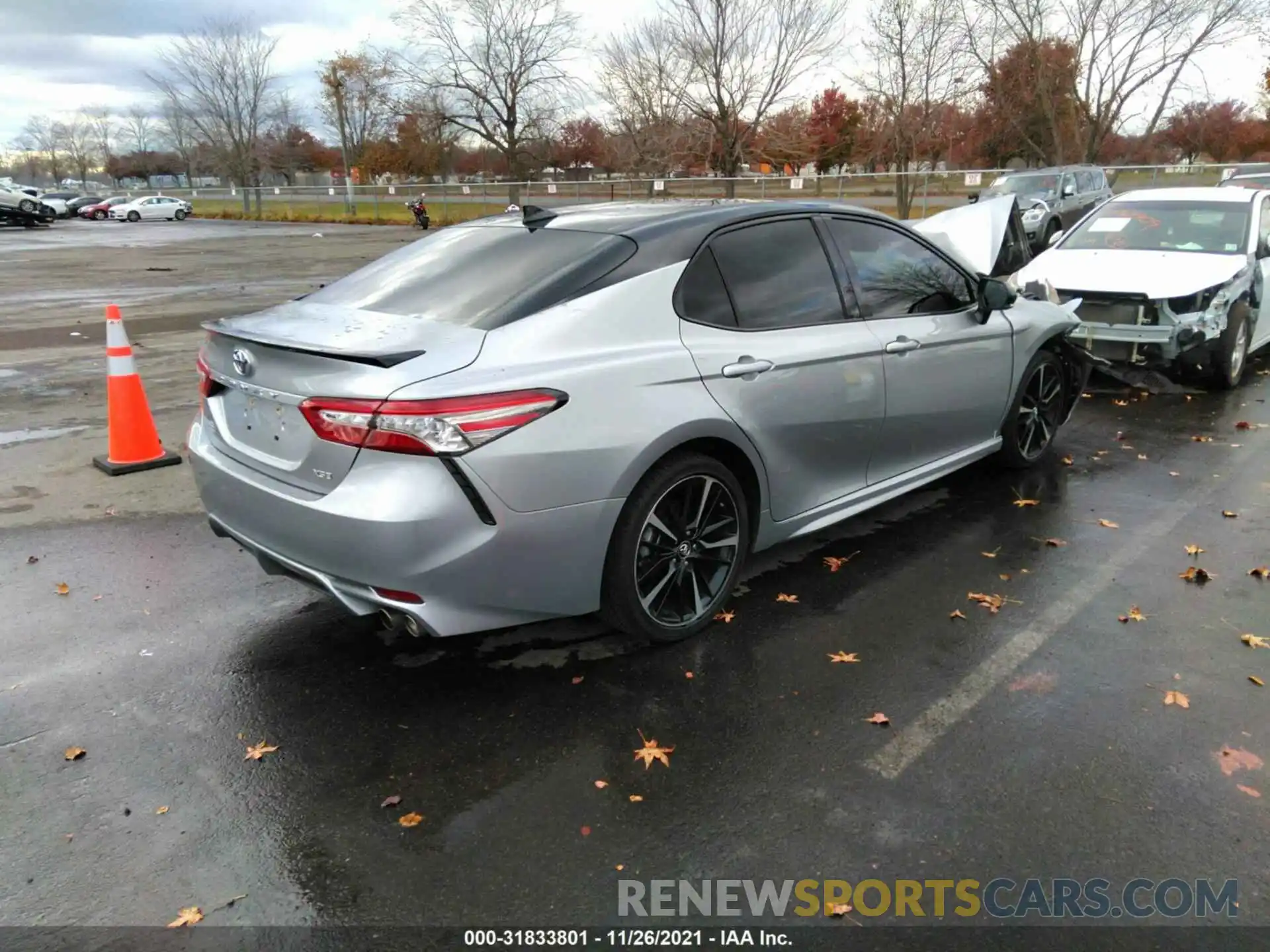 4 Photograph of a damaged car 4T1B61HK9KU166351 TOYOTA CAMRY 2019