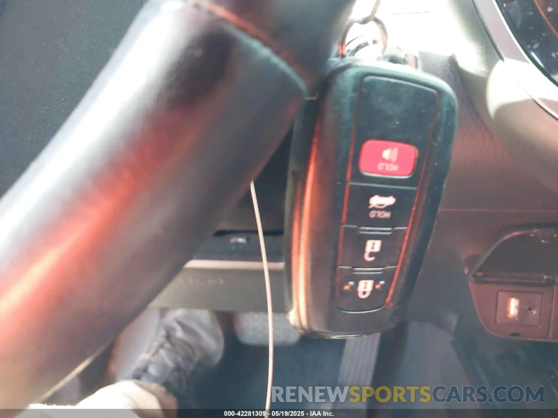 11 Photograph of a damaged car 4T1B61HK9KU171954 TOYOTA CAMRY 2019