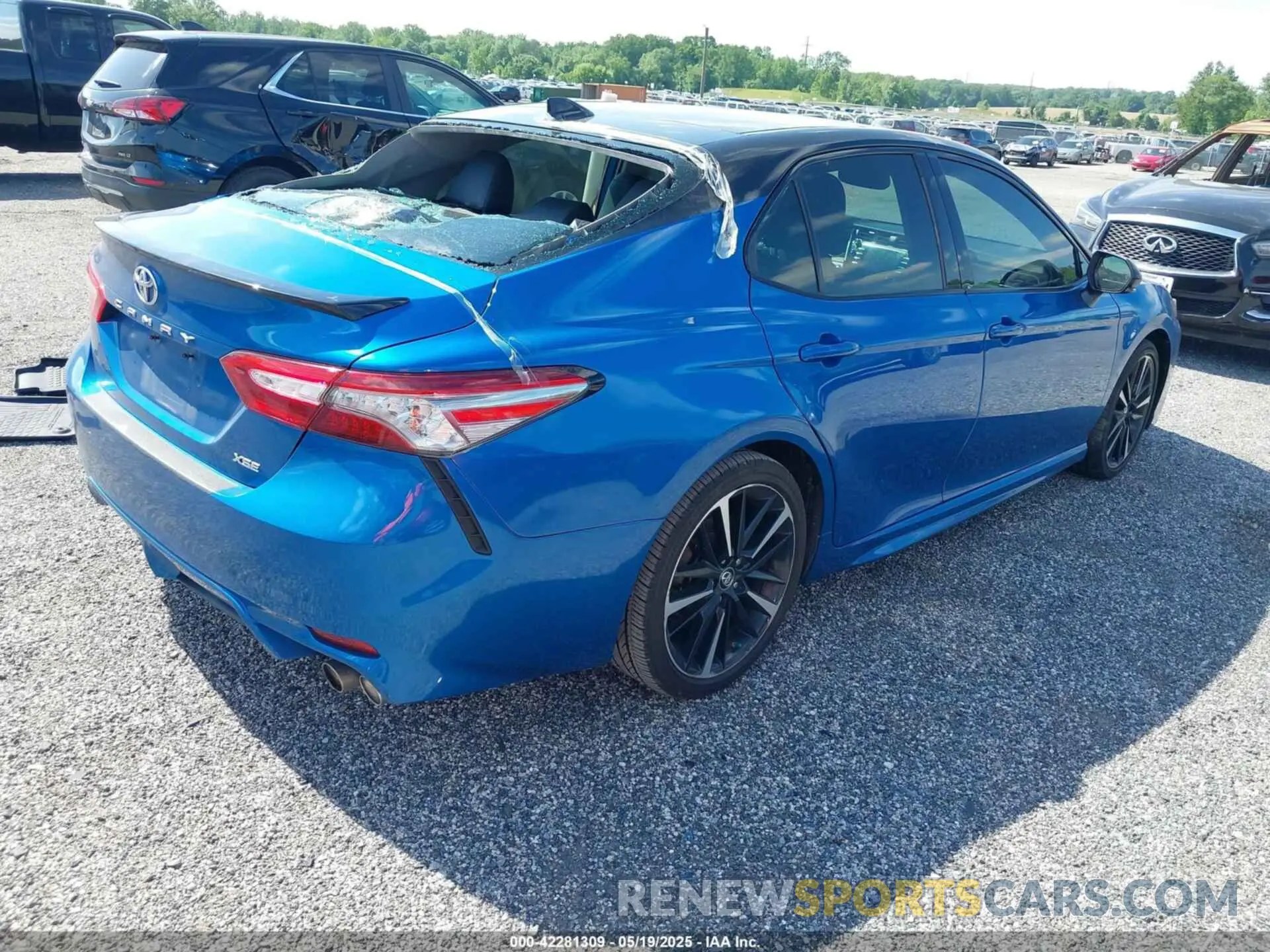 4 Photograph of a damaged car 4T1B61HK9KU171954 TOYOTA CAMRY 2019