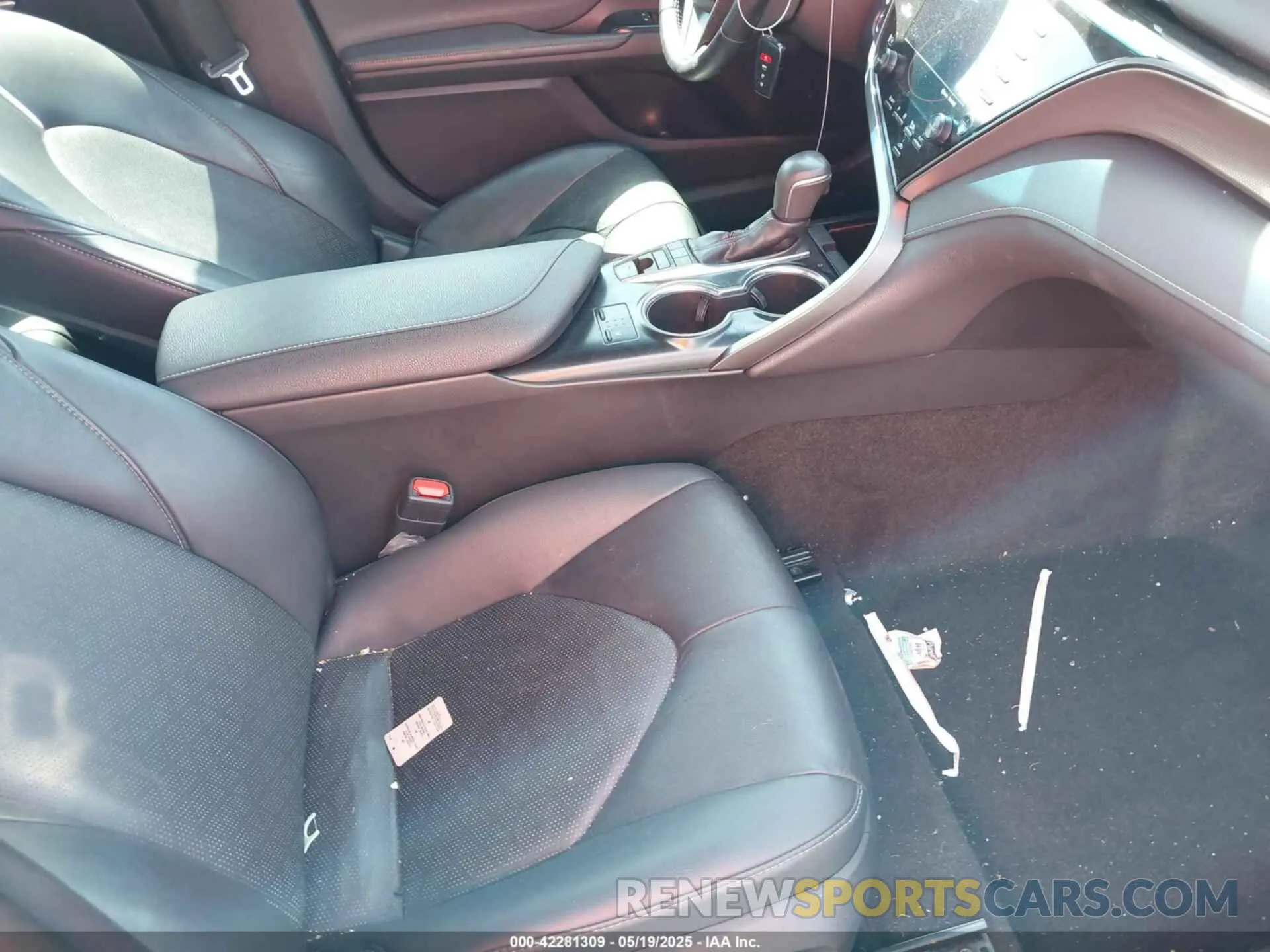 5 Photograph of a damaged car 4T1B61HK9KU171954 TOYOTA CAMRY 2019
