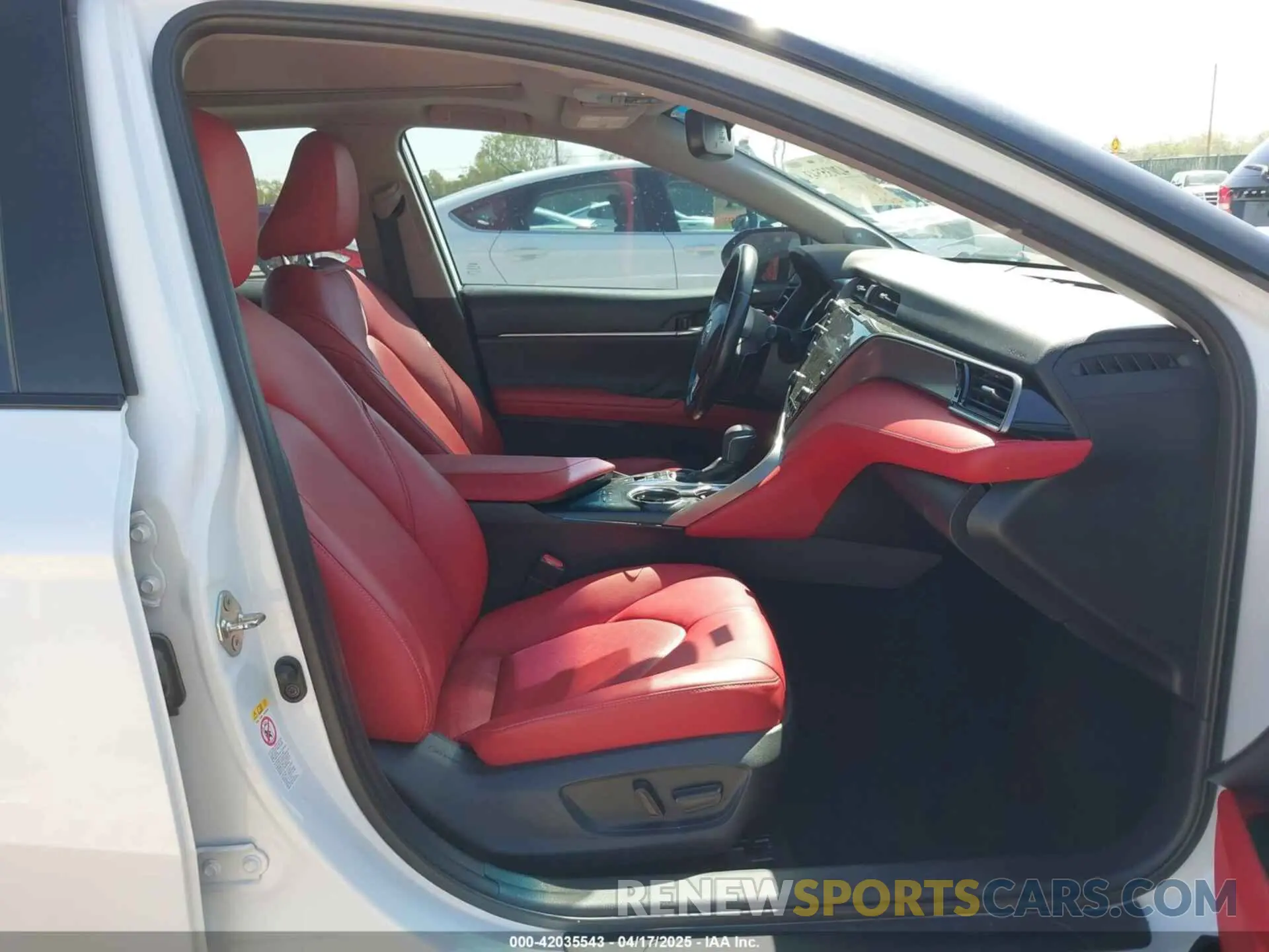 5 Photograph of a damaged car 4T1B61HK9KU181206 TOYOTA CAMRY 2019