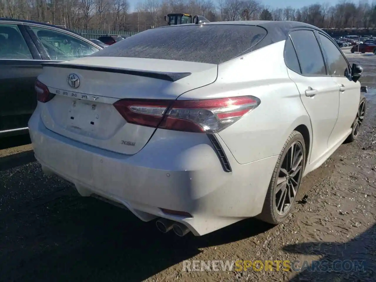 4 Photograph of a damaged car 4T1B61HK9KU184929 TOYOTA CAMRY 2019