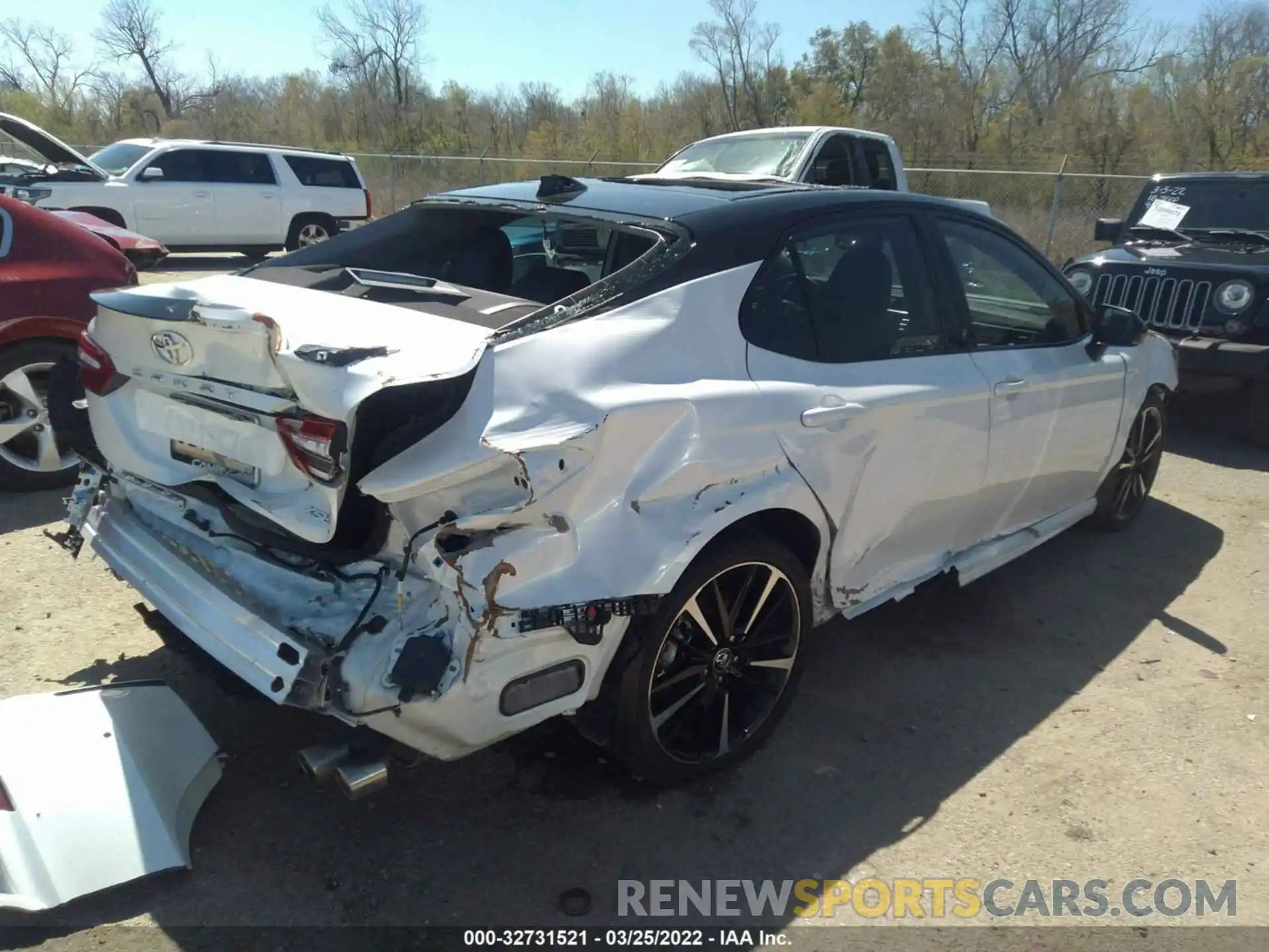 4 Photograph of a damaged car 4T1B61HK9KU194473 TOYOTA CAMRY 2019