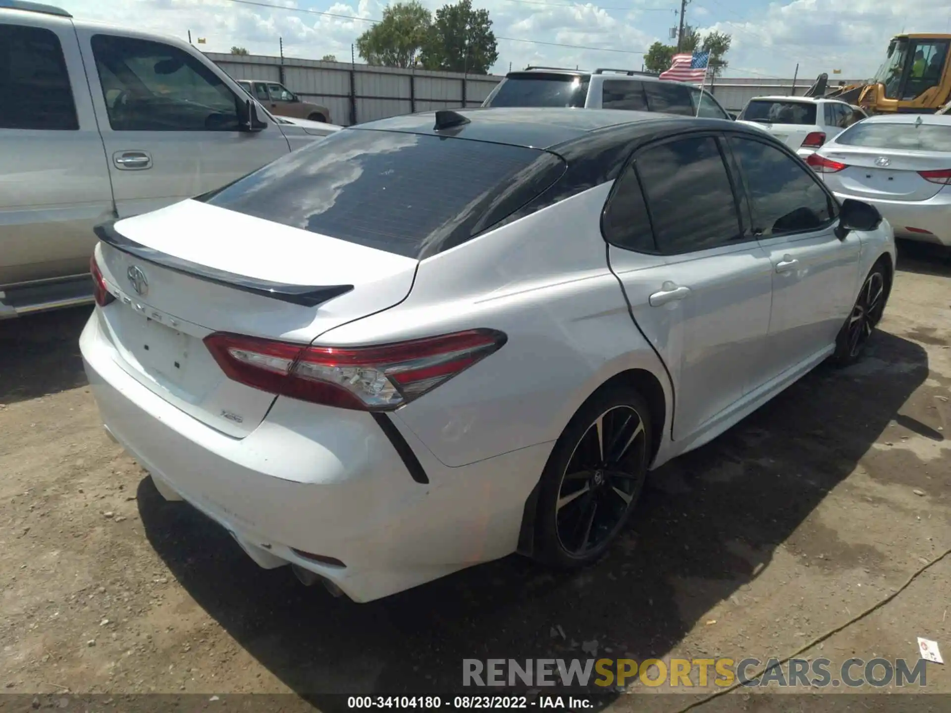 4 Photograph of a damaged car 4T1B61HK9KU203091 TOYOTA CAMRY 2019