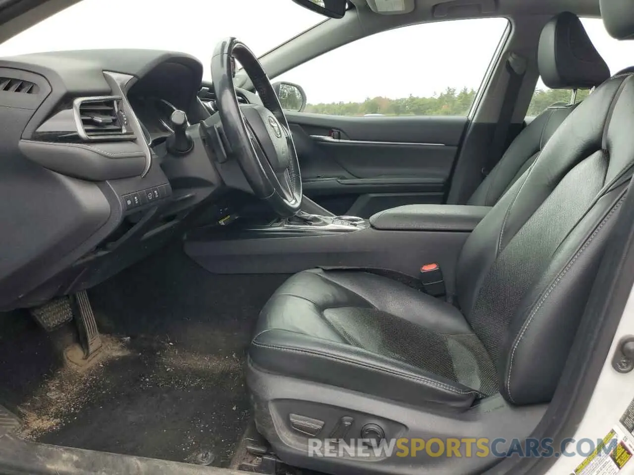 7 Photograph of a damaged car 4T1B61HK9KU207075 TOYOTA CAMRY 2019