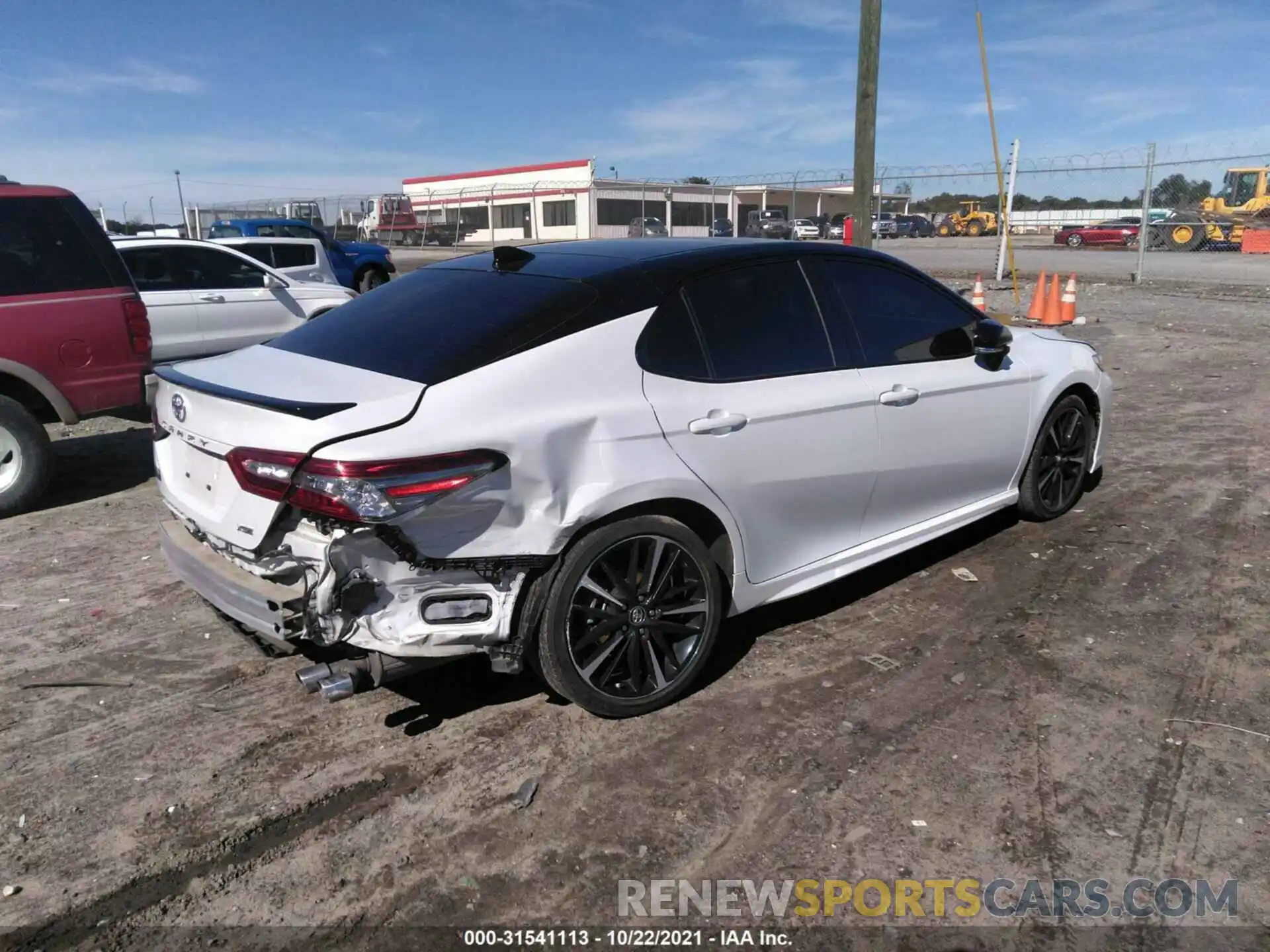 4 Photograph of a damaged car 4T1B61HK9KU258690 TOYOTA CAMRY 2019