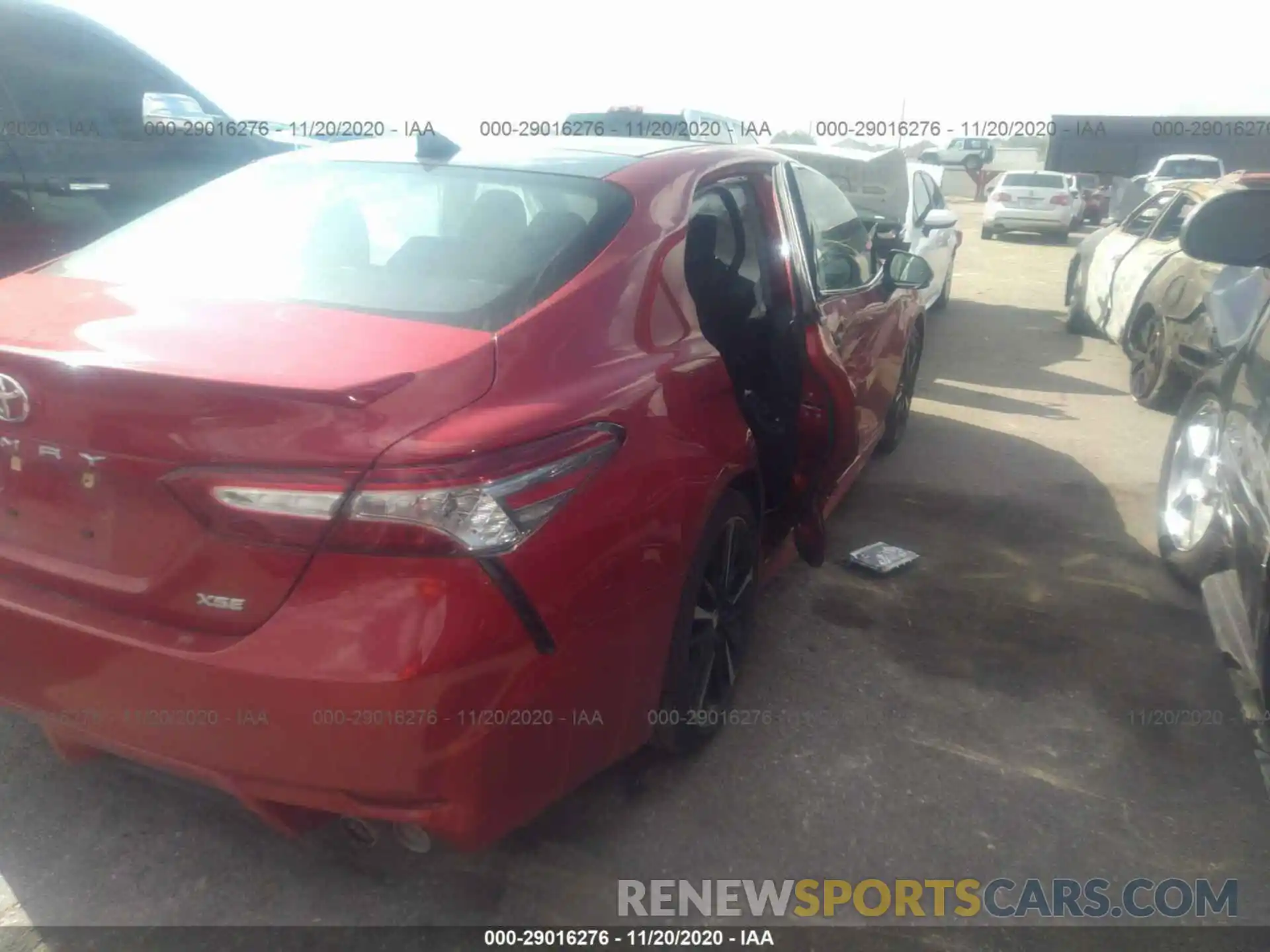 4 Photograph of a damaged car 4T1B61HK9KU259970 TOYOTA CAMRY 2019