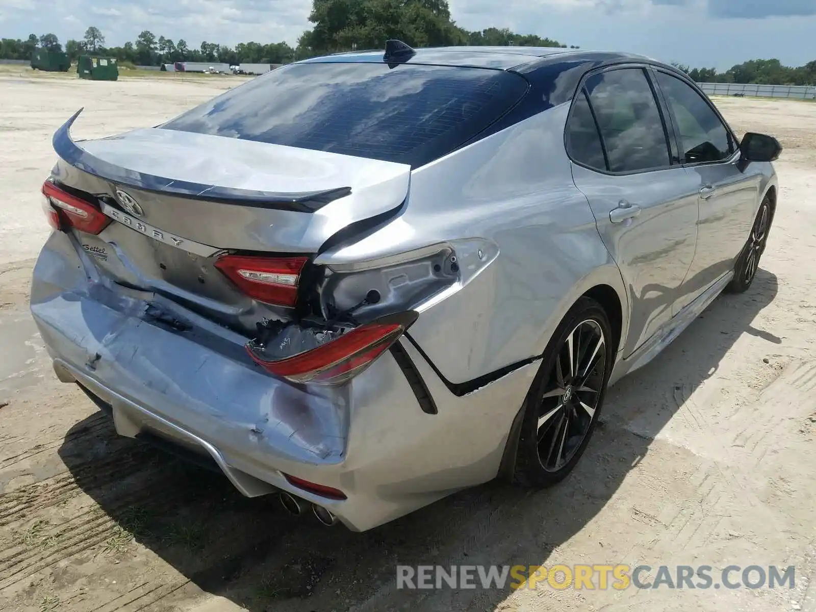 4 Photograph of a damaged car 4T1B61HK9KU273108 TOYOTA CAMRY 2019