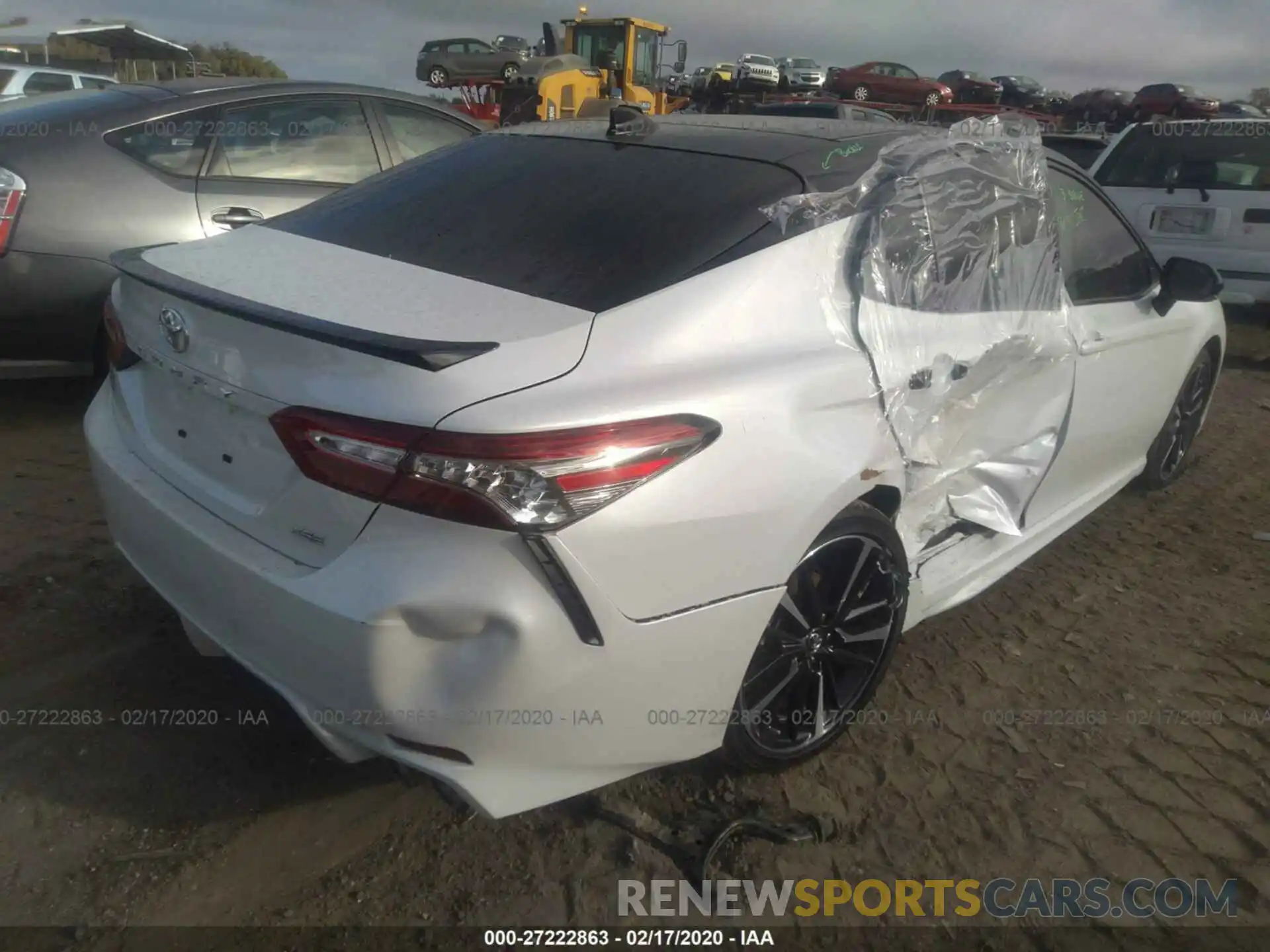 4 Photograph of a damaged car 4T1B61HK9KU275456 TOYOTA CAMRY 2019