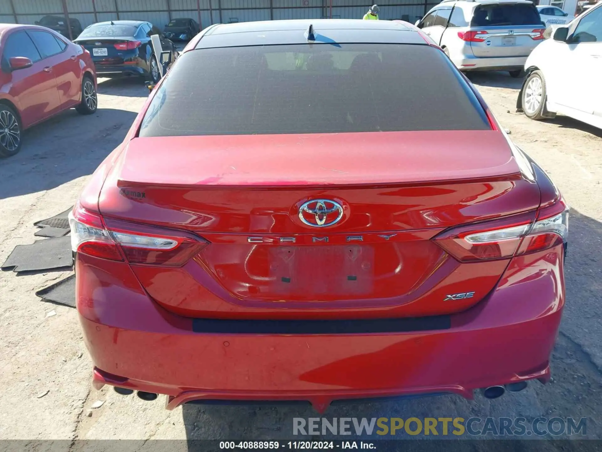 15 Photograph of a damaged car 4T1B61HK9KU275585 TOYOTA CAMRY 2019