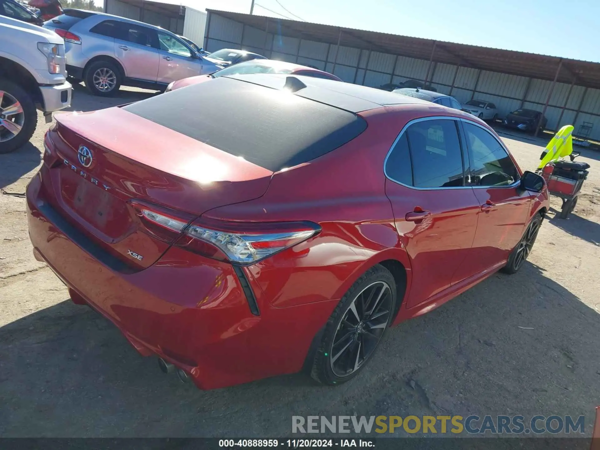 4 Photograph of a damaged car 4T1B61HK9KU275585 TOYOTA CAMRY 2019