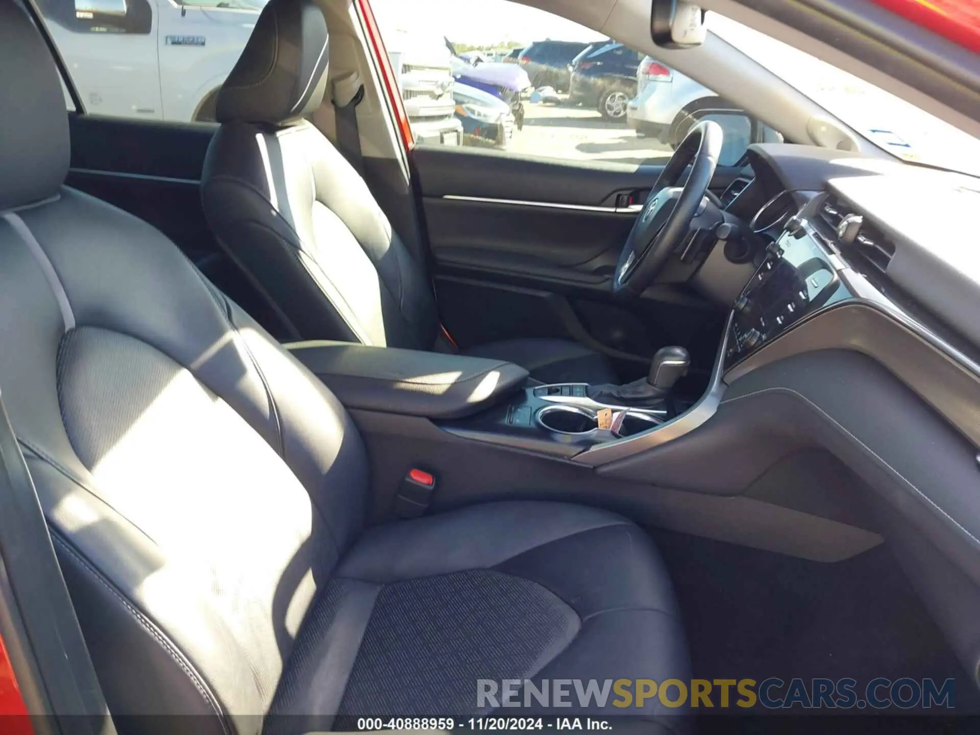 5 Photograph of a damaged car 4T1B61HK9KU275585 TOYOTA CAMRY 2019
