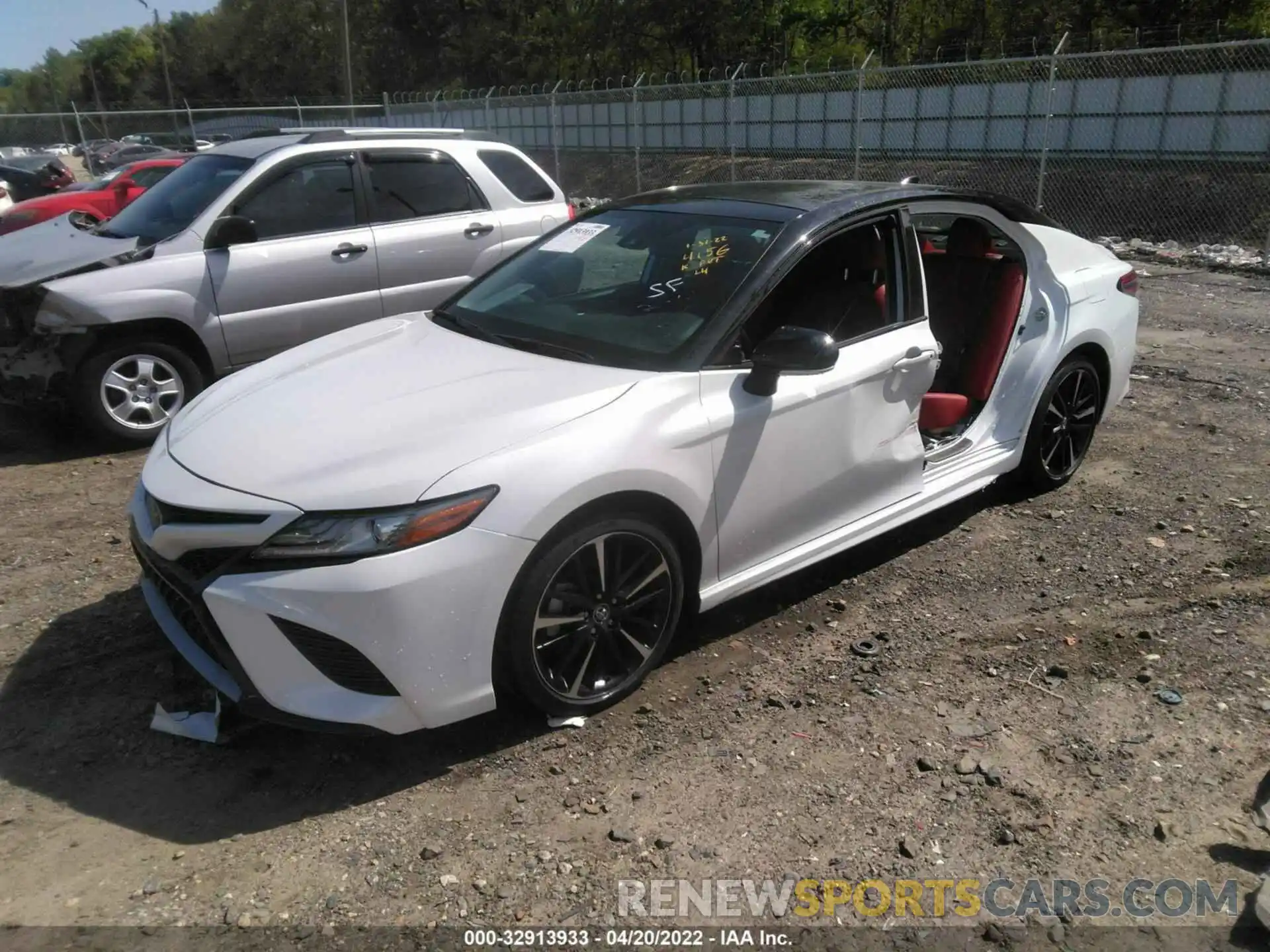 2 Photograph of a damaged car 4T1B61HK9KU284156 TOYOTA CAMRY 2019