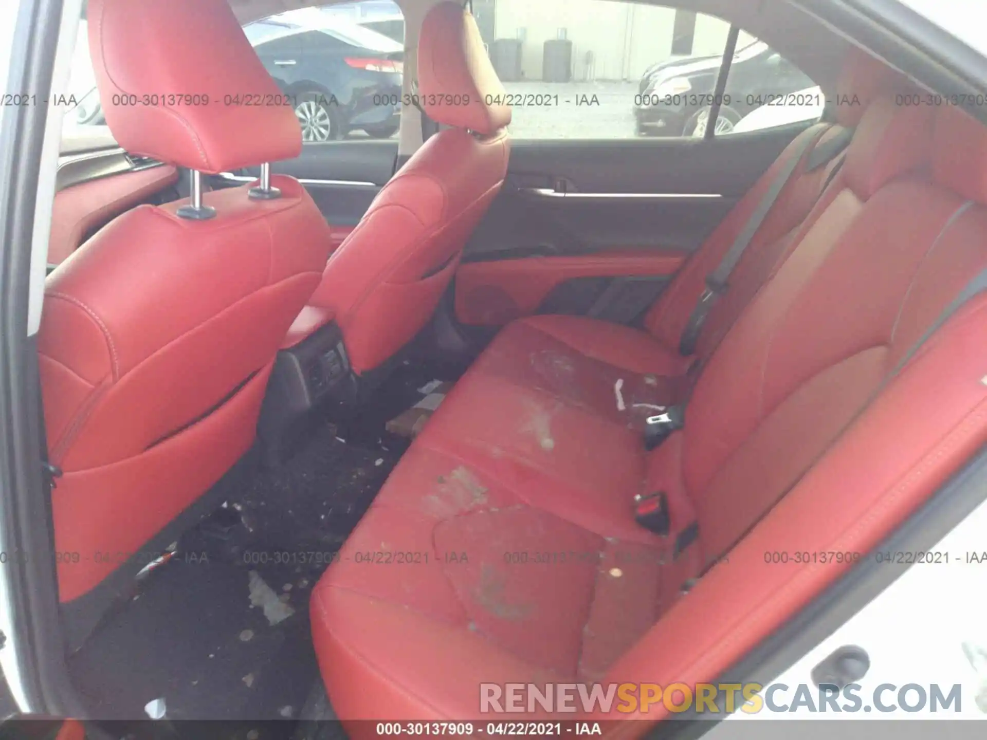 8 Photograph of a damaged car 4T1B61HK9KU286442 TOYOTA CAMRY 2019