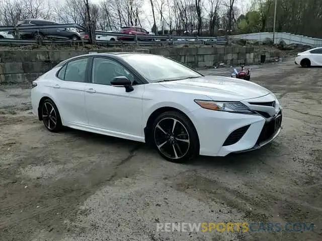 10 Photograph of a damaged car 4T1B61HK9KU286909 TOYOTA CAMRY 2019