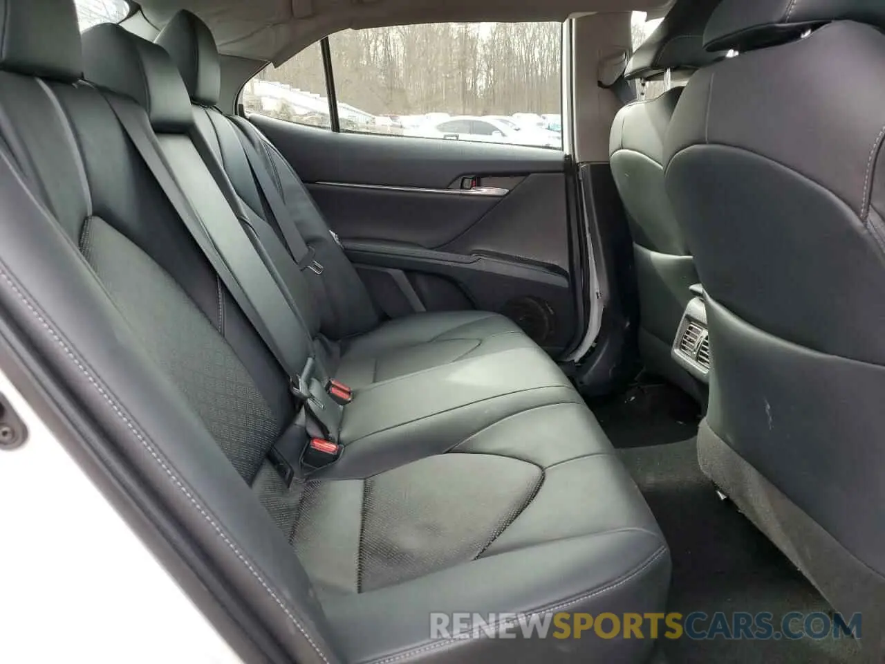 11 Photograph of a damaged car 4T1B61HK9KU286909 TOYOTA CAMRY 2019