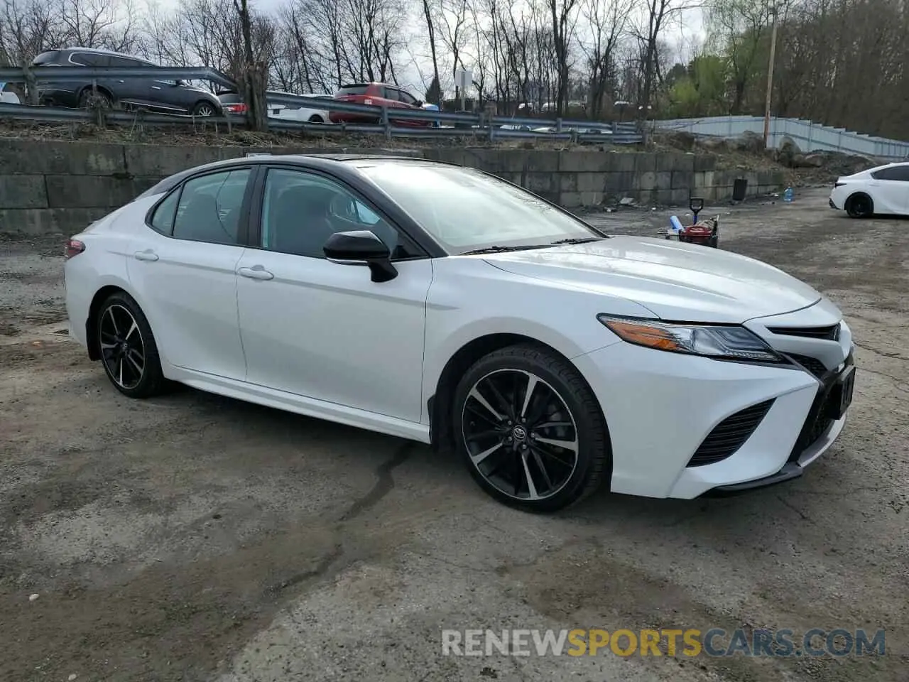 4 Photograph of a damaged car 4T1B61HK9KU286909 TOYOTA CAMRY 2019