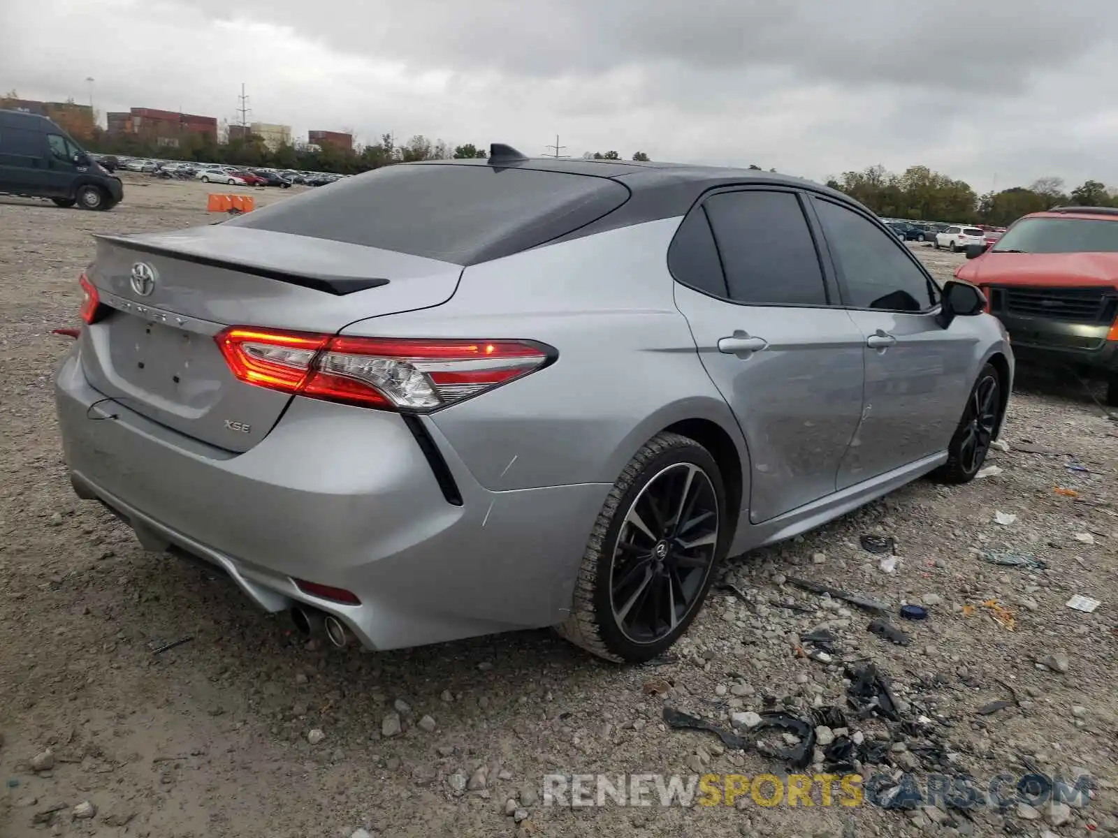 4 Photograph of a damaged car 4T1B61HK9KU293665 TOYOTA CAMRY 2019