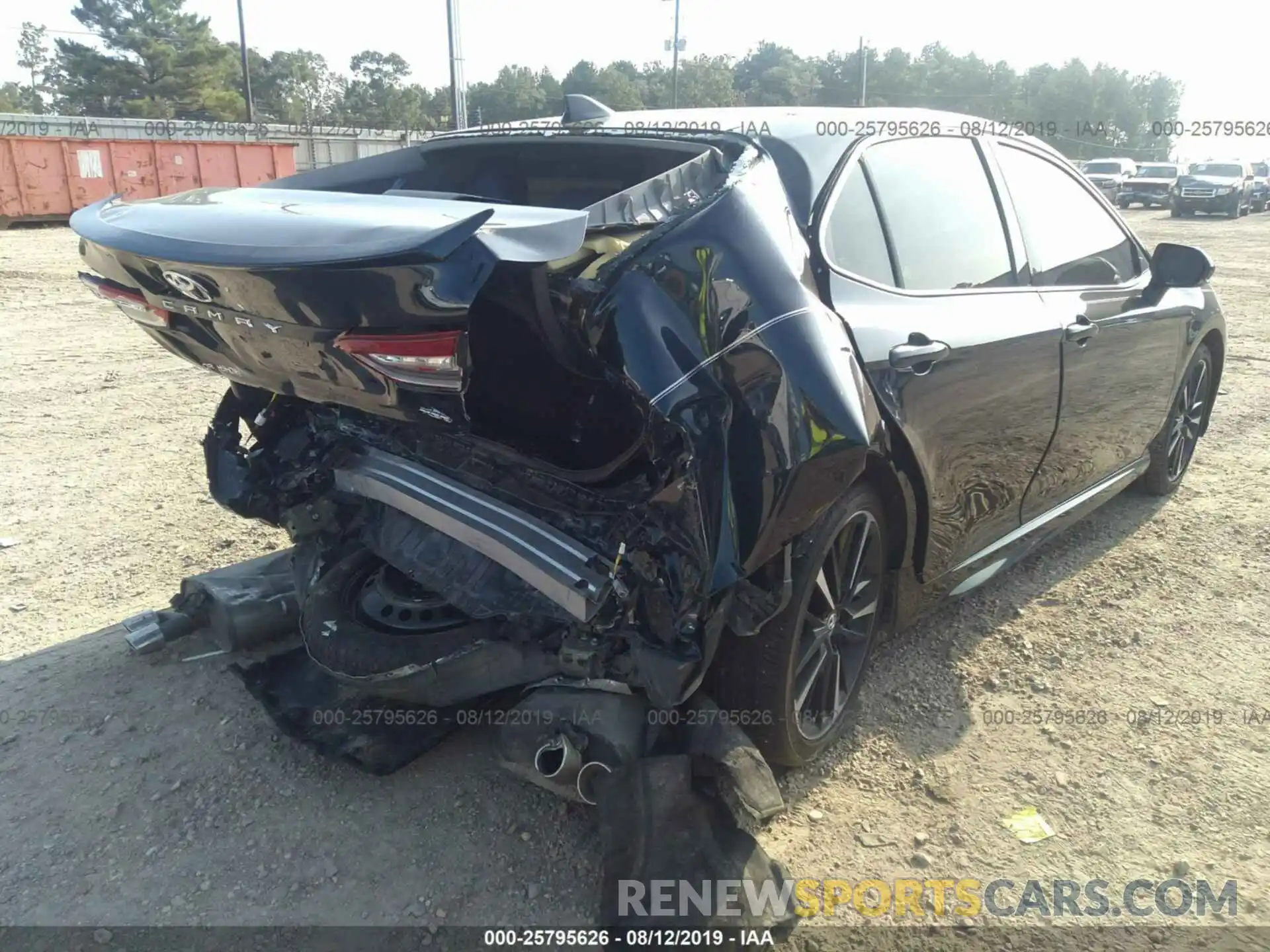 4 Photograph of a damaged car 4T1B61HK9KU687909 TOYOTA CAMRY 2019