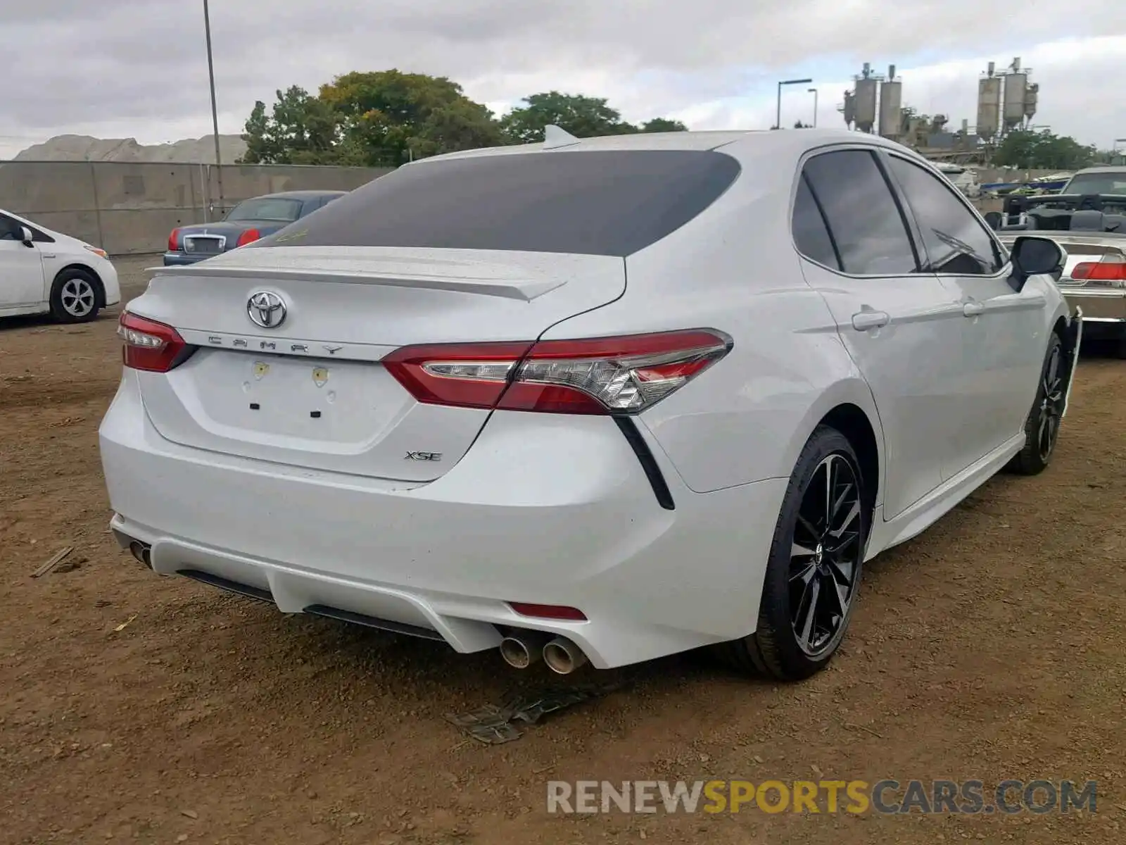 4 Photograph of a damaged car 4T1B61HK9KU730516 TOYOTA CAMRY 2019