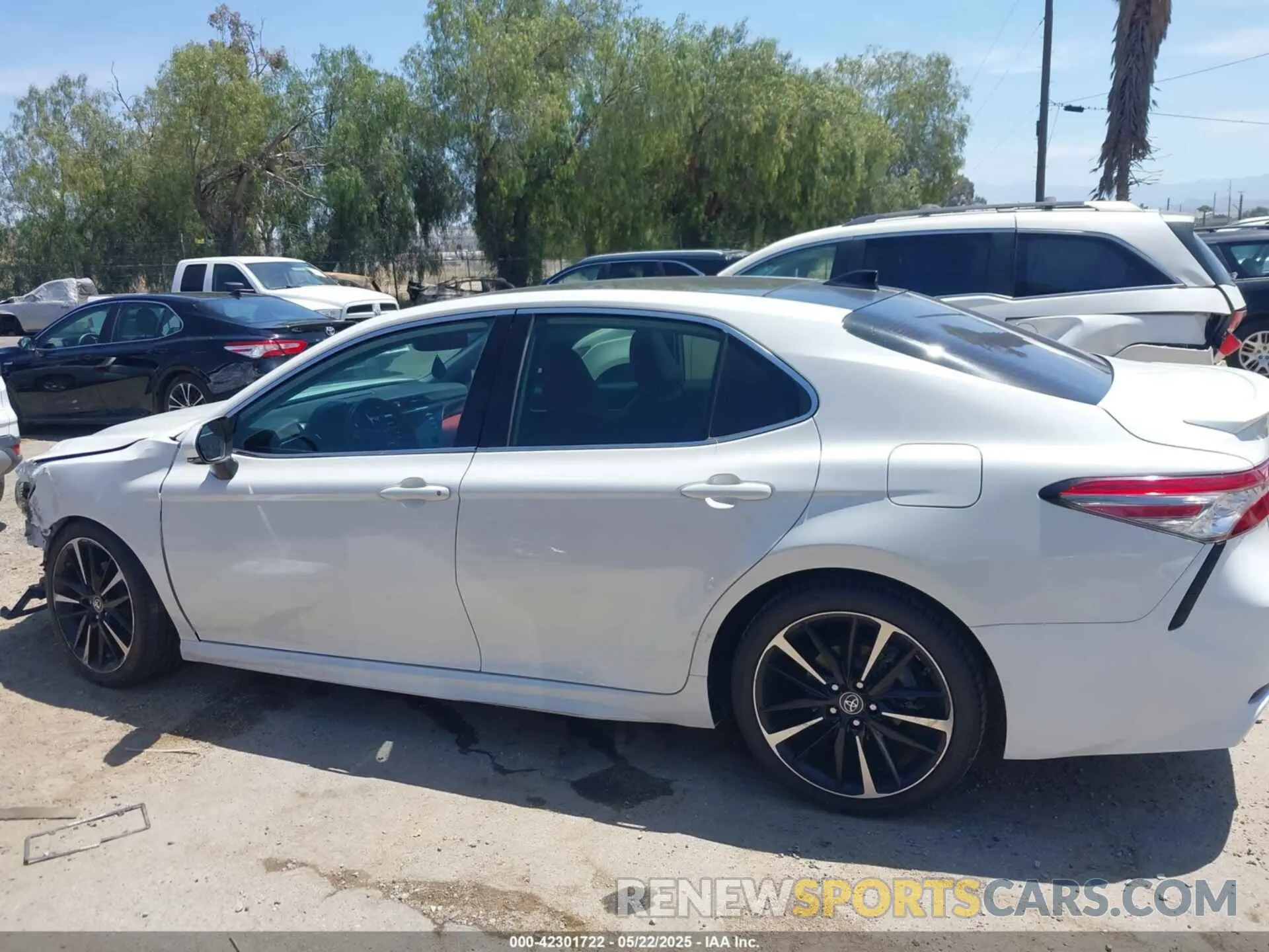 15 Photograph of a damaged car 4T1B61HK9KU730743 TOYOTA CAMRY 2019