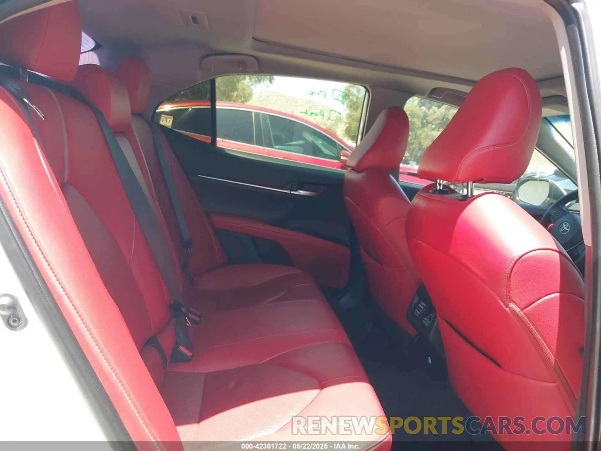 8 Photograph of a damaged car 4T1B61HK9KU730743 TOYOTA CAMRY 2019