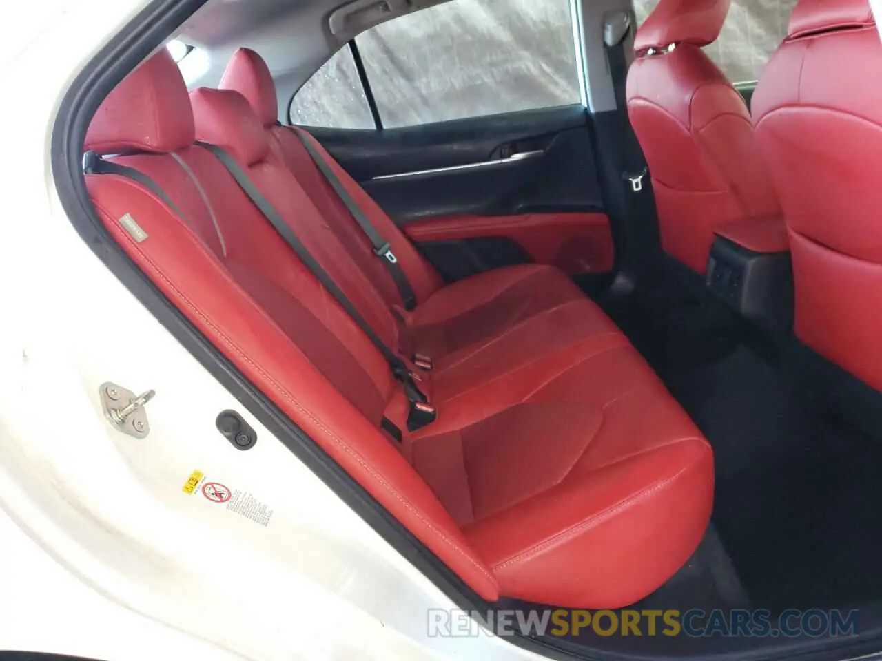 10 Photograph of a damaged car 4T1B61HK9KU738700 TOYOTA CAMRY 2019