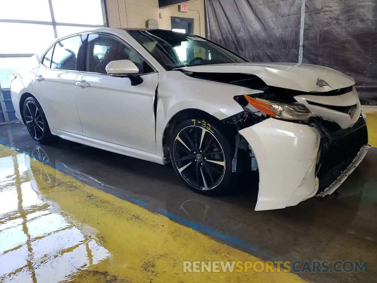 4 Photograph of a damaged car 4T1B61HK9KU738700 TOYOTA CAMRY 2019