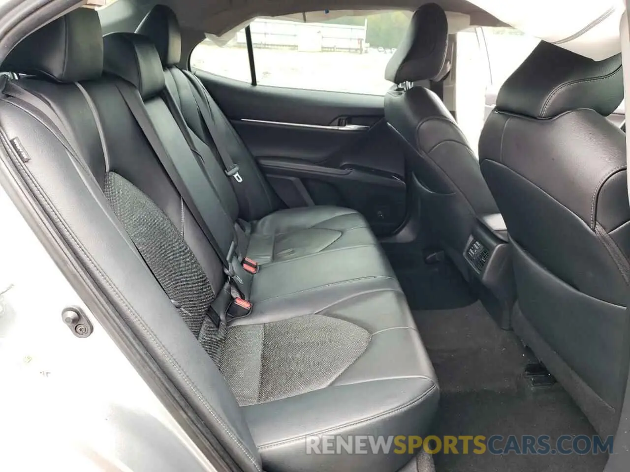 10 Photograph of a damaged car 4T1B61HK9KU754458 TOYOTA CAMRY 2019