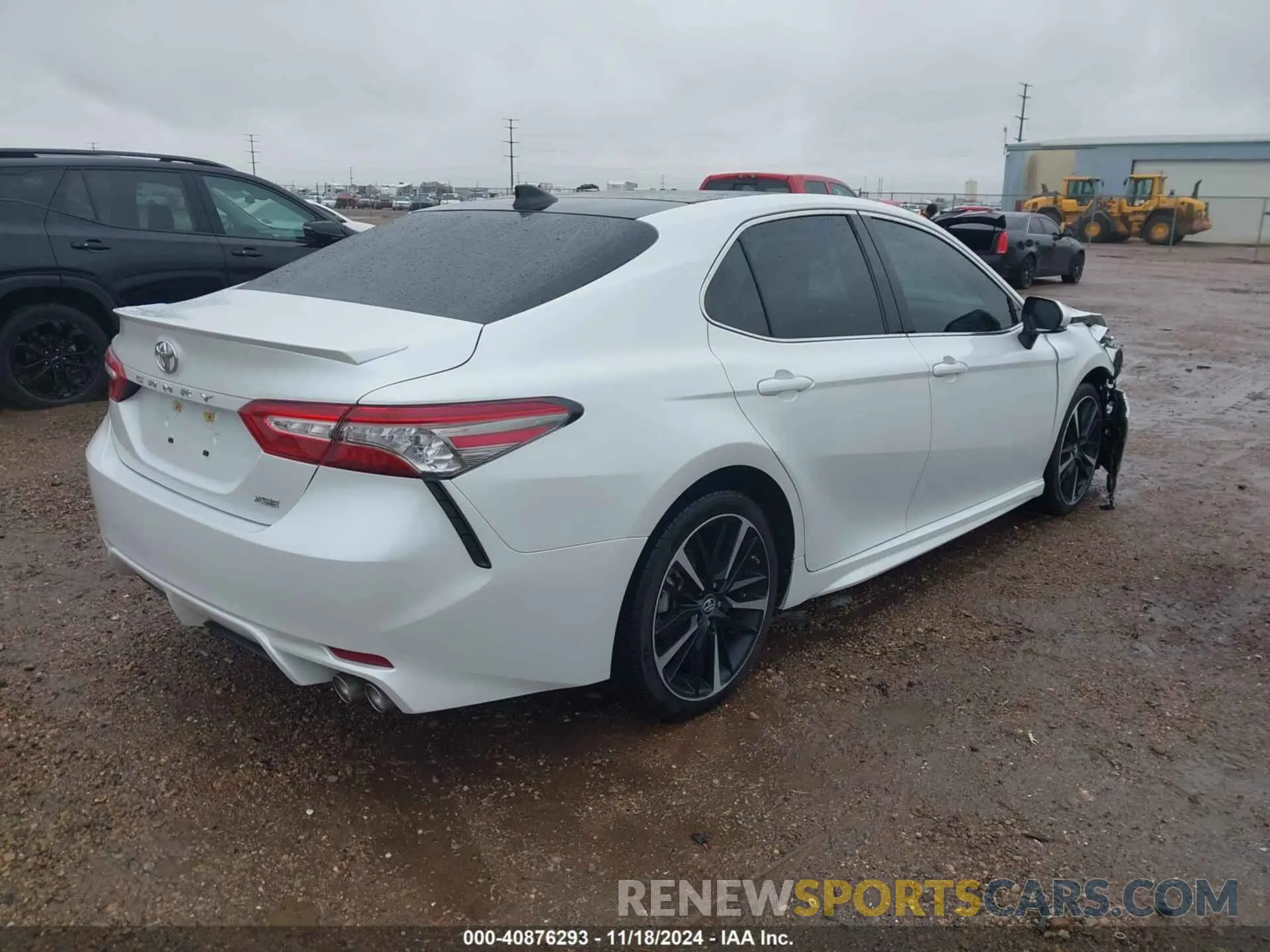 4 Photograph of a damaged car 4T1B61HK9KU764522 TOYOTA CAMRY 2019
