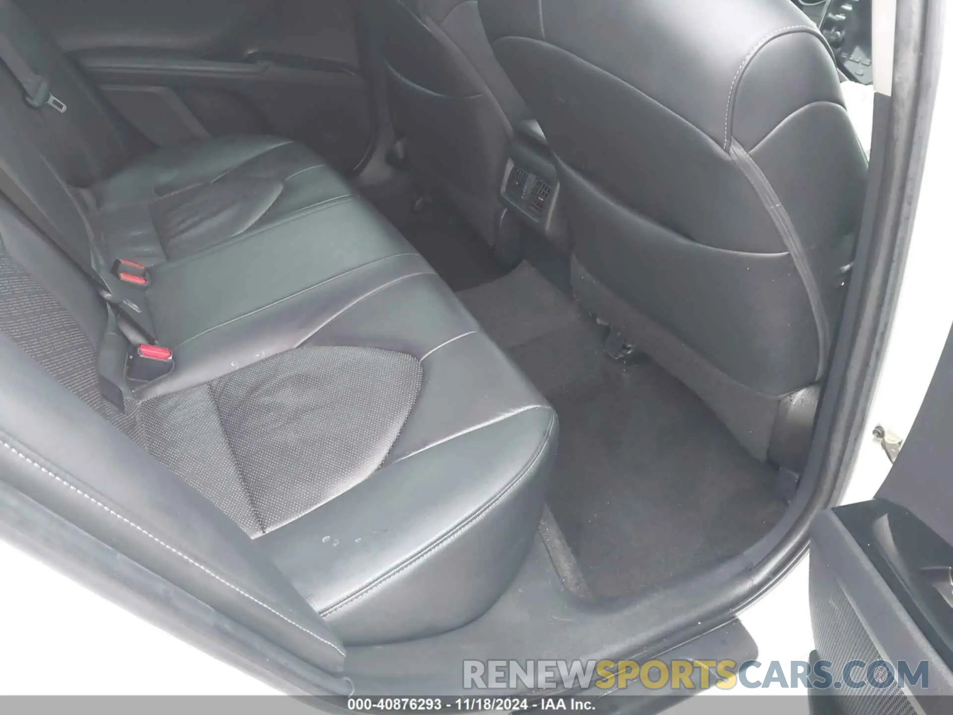 8 Photograph of a damaged car 4T1B61HK9KU764522 TOYOTA CAMRY 2019