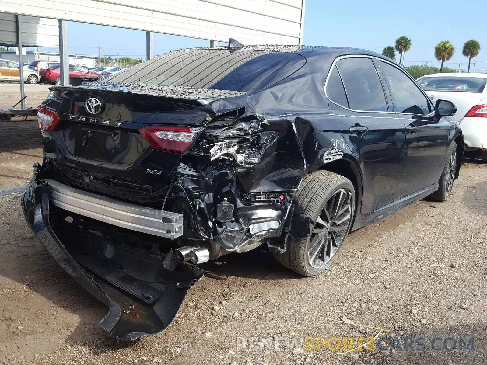 4 Photograph of a damaged car 4T1B61HK9KU766206 TOYOTA CAMRY 2019