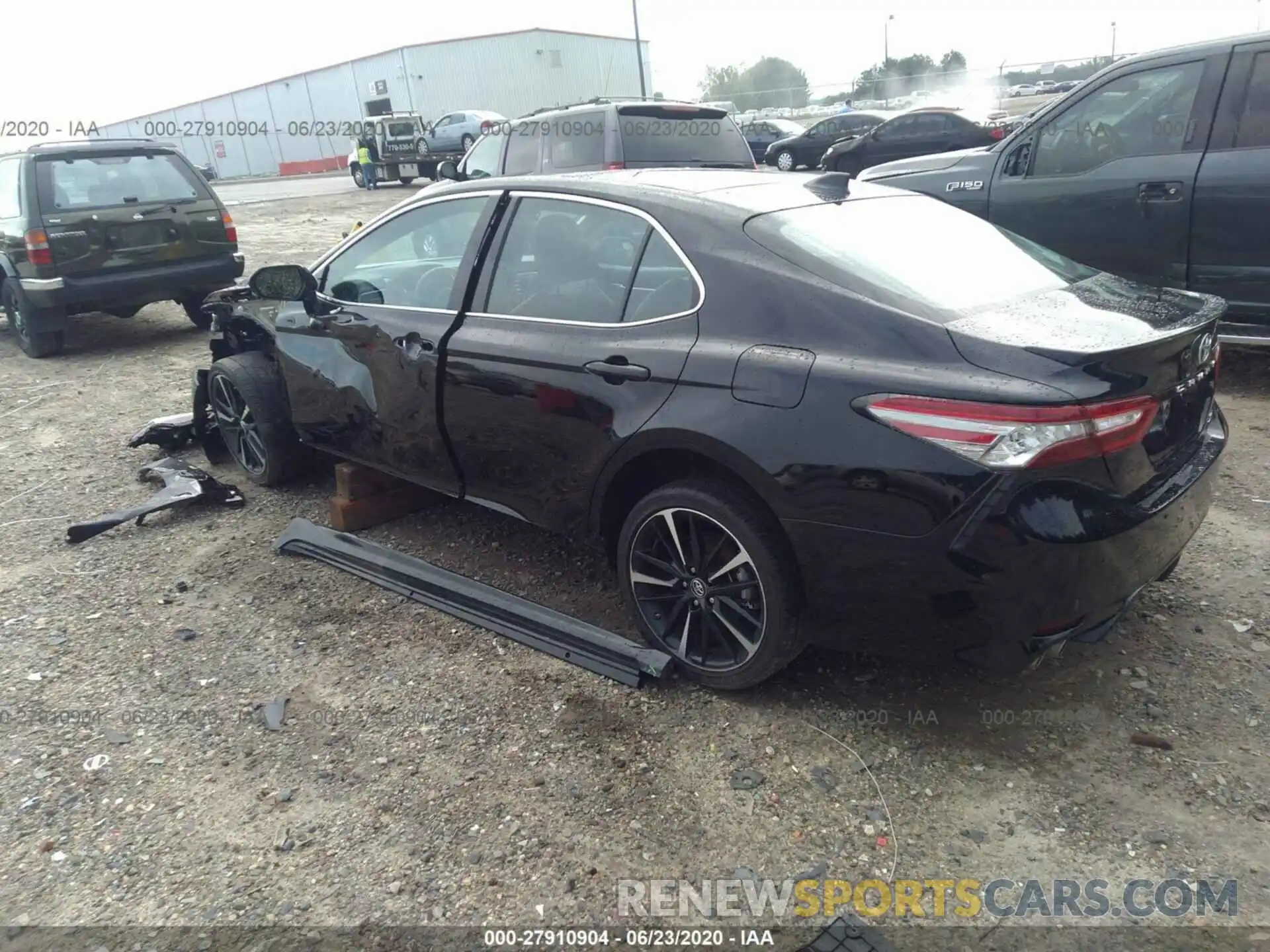 3 Photograph of a damaged car 4T1B61HK9KU780607 TOYOTA CAMRY 2019