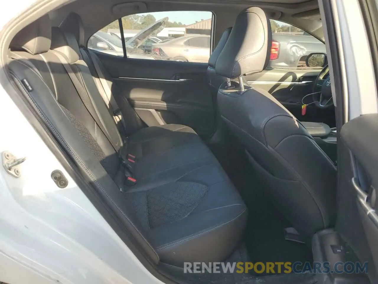 10 Photograph of a damaged car 4T1B61HK9KU794944 TOYOTA CAMRY 2019