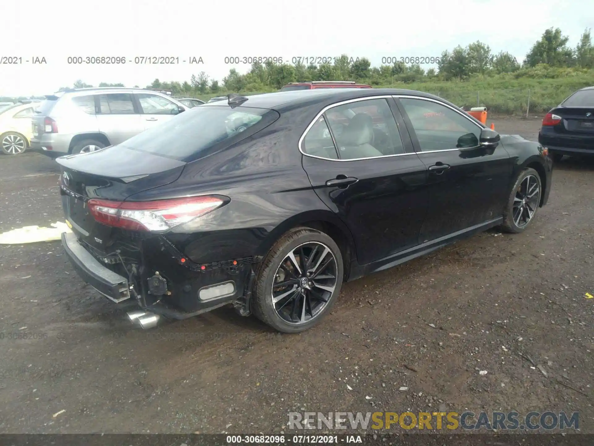 4 Photograph of a damaged car 4T1B61HK9KU821382 TOYOTA CAMRY 2019