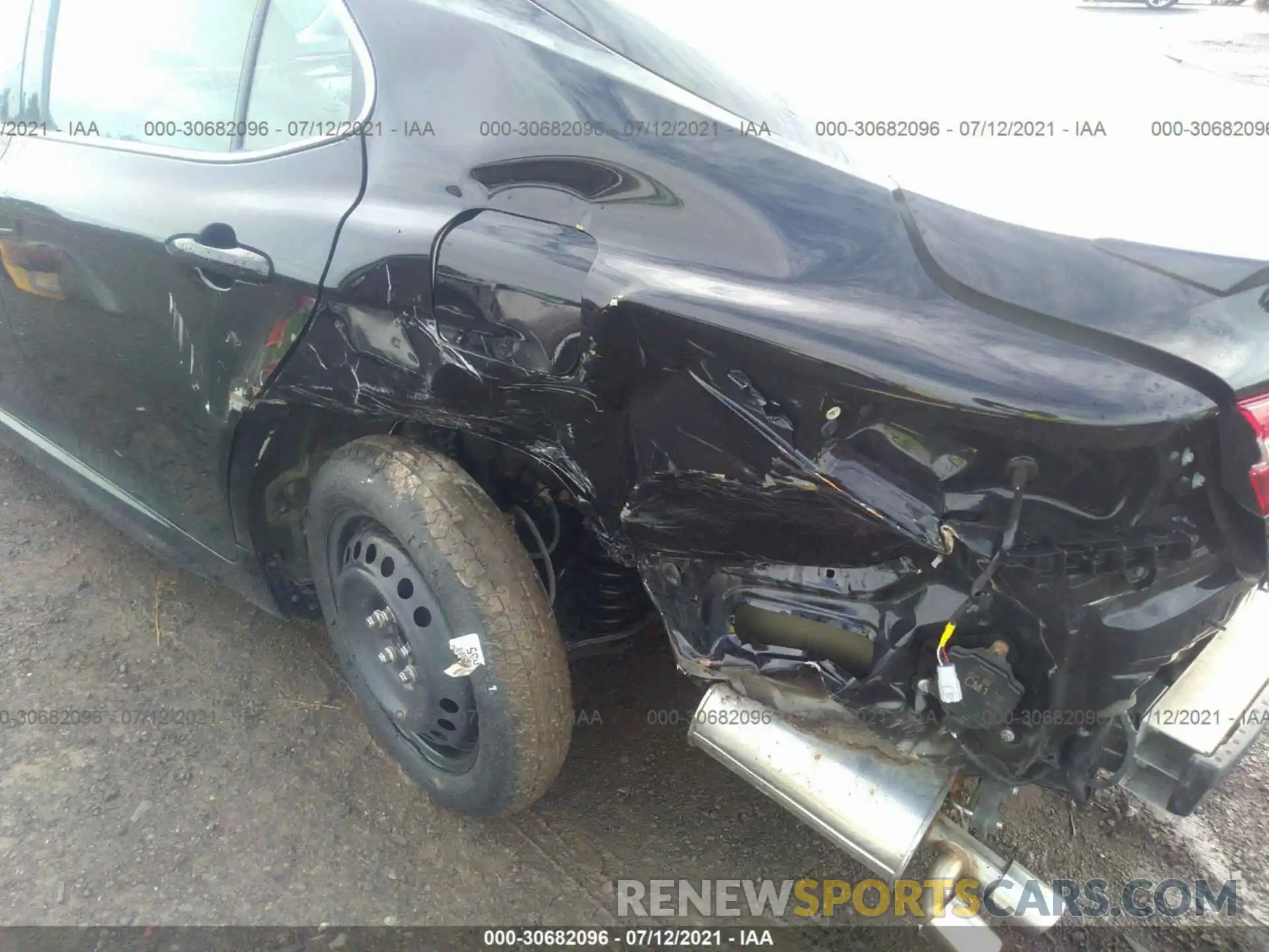 6 Photograph of a damaged car 4T1B61HK9KU821382 TOYOTA CAMRY 2019