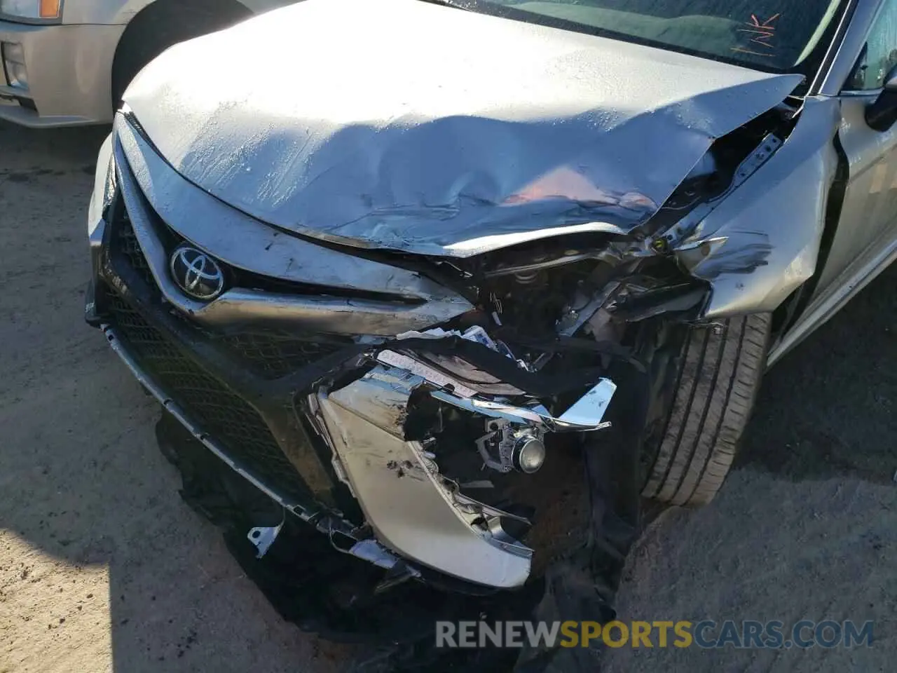 9 Photograph of a damaged car 4T1B61HK9KU827862 TOYOTA CAMRY 2019