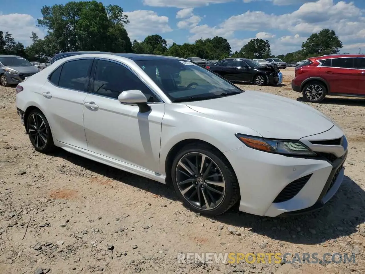 4 Photograph of a damaged car 4T1B61HK9KU829174 TOYOTA CAMRY 2019