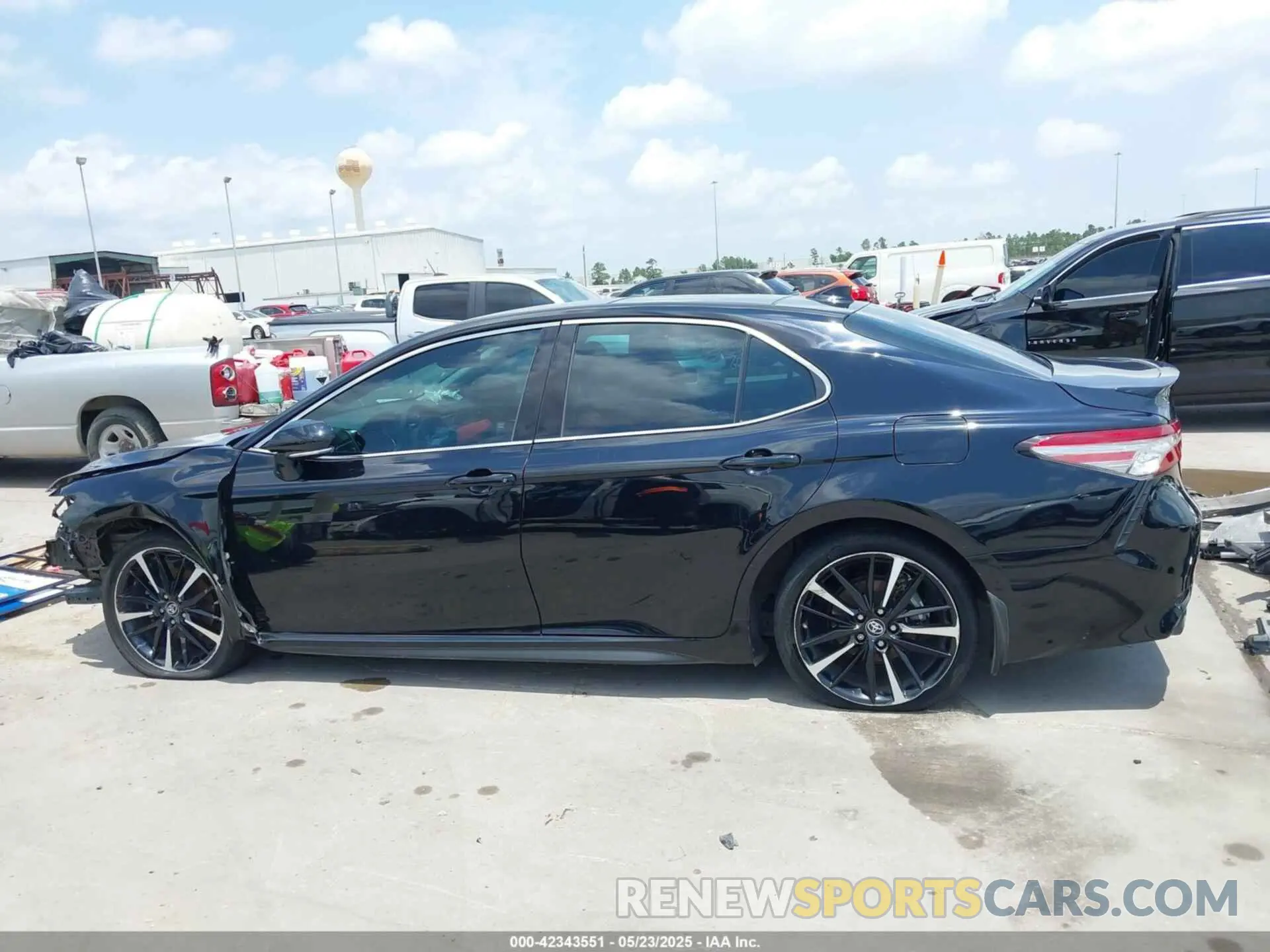 15 Photograph of a damaged car 4T1B61HK9KU837582 TOYOTA CAMRY 2019