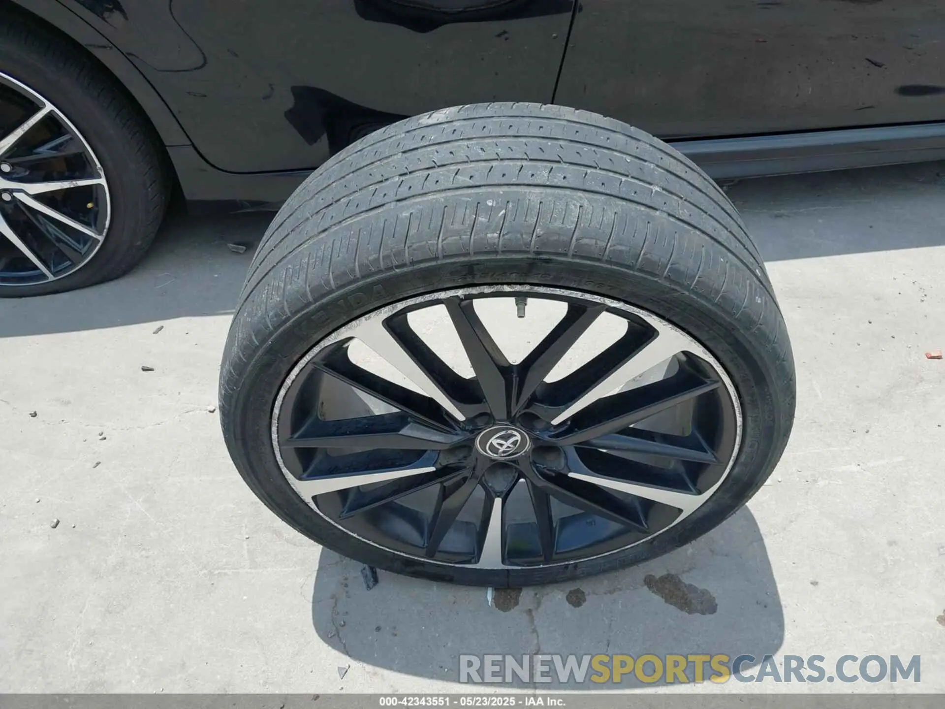 18 Photograph of a damaged car 4T1B61HK9KU837582 TOYOTA CAMRY 2019