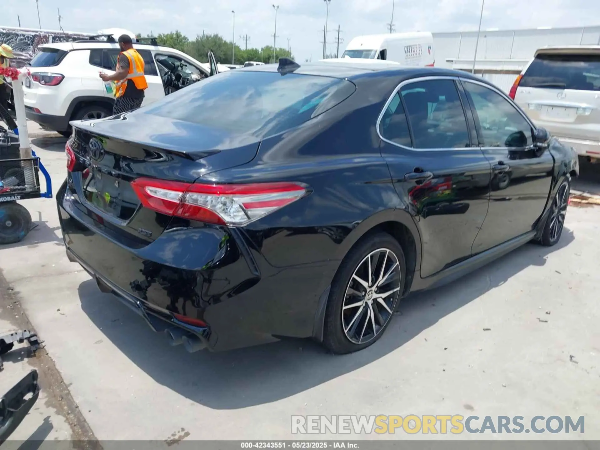 4 Photograph of a damaged car 4T1B61HK9KU837582 TOYOTA CAMRY 2019
