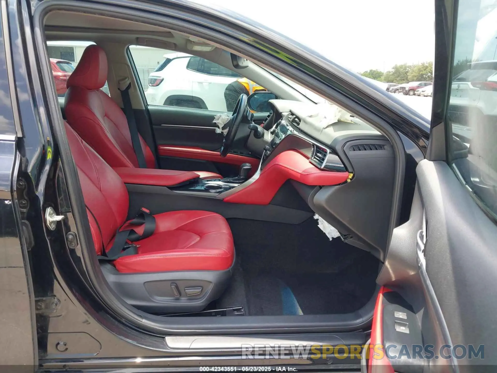 5 Photograph of a damaged car 4T1B61HK9KU837582 TOYOTA CAMRY 2019
