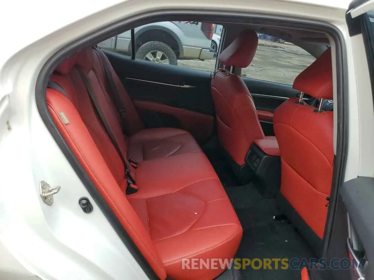 10 Photograph of a damaged car 4T1B61HK9KU839235 TOYOTA CAMRY 2019