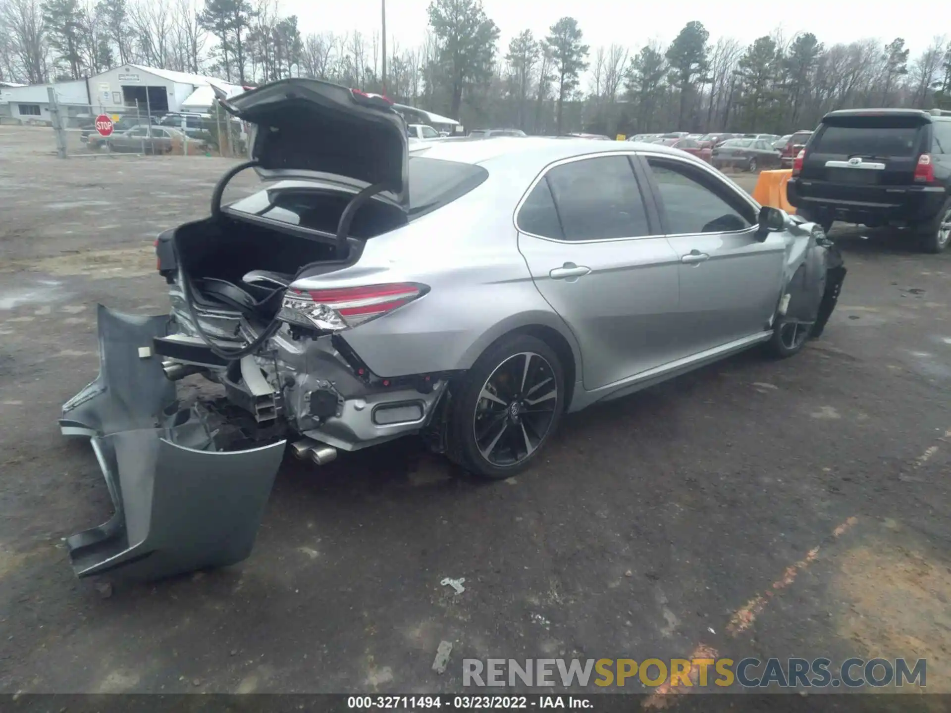 4 Photograph of a damaged car 4T1B61HK9KU856004 TOYOTA CAMRY 2019