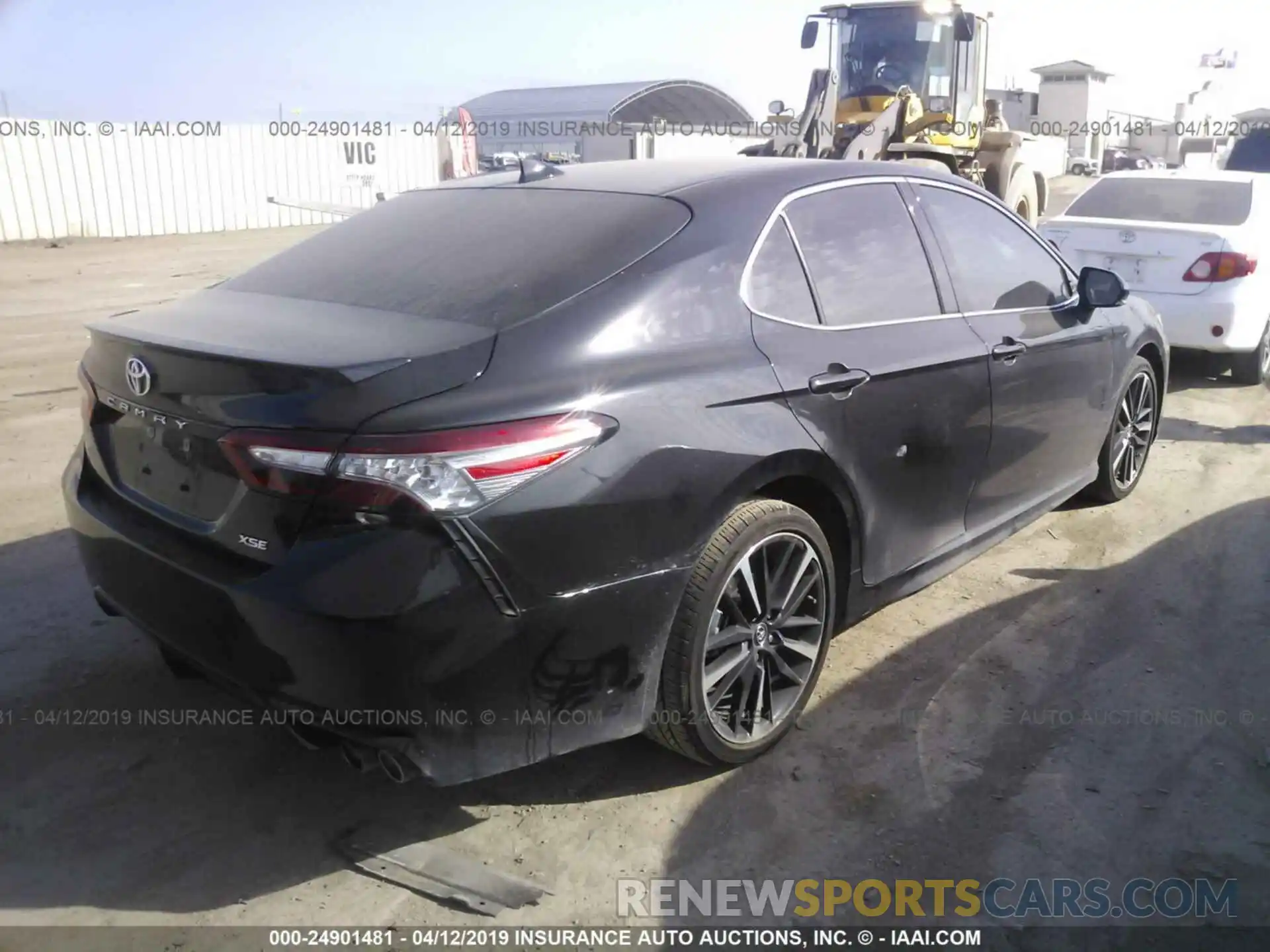 4 Photograph of a damaged car 4T1B61HKXKU165080 TOYOTA CAMRY 2019