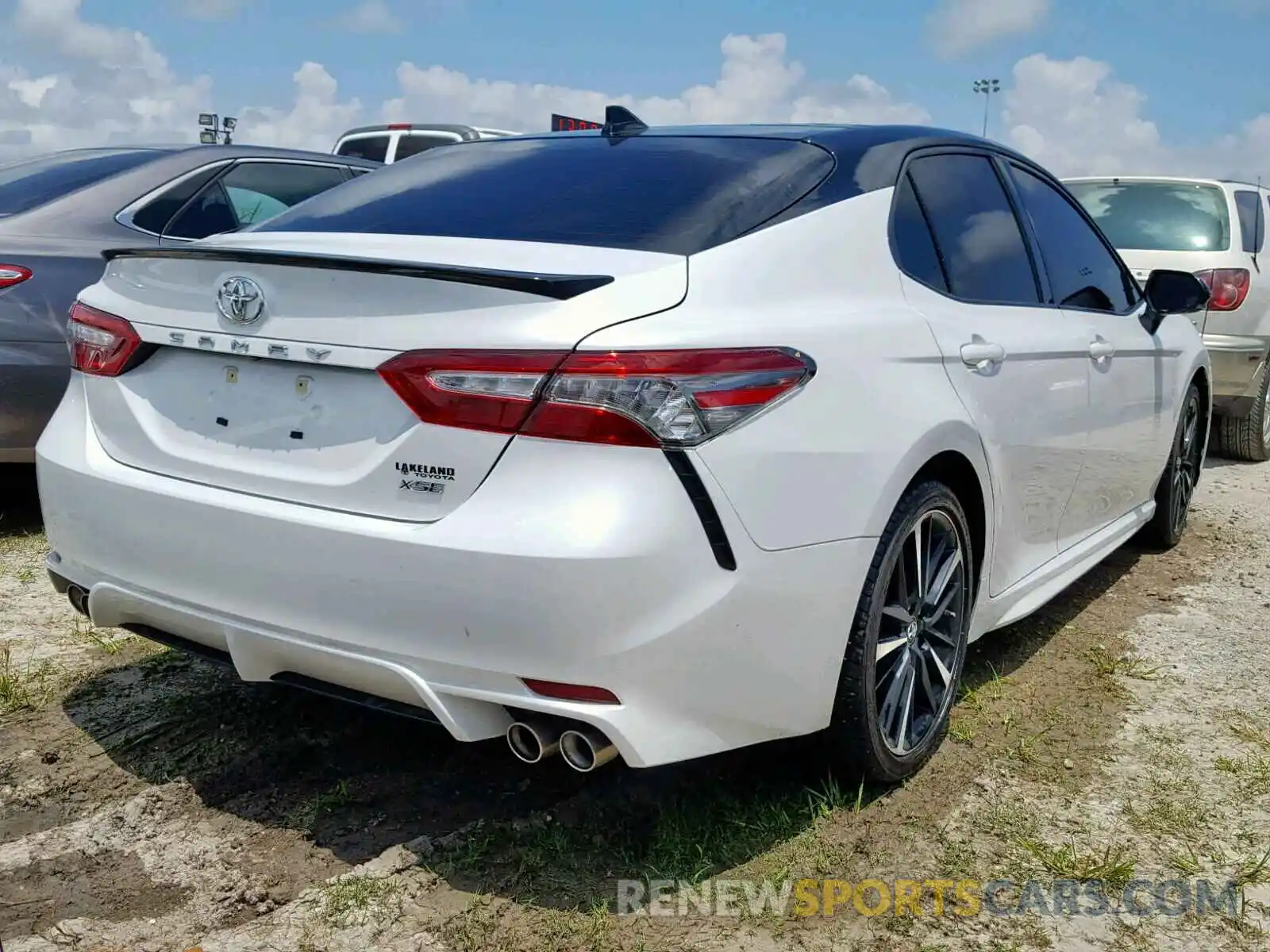 4 Photograph of a damaged car 4T1B61HKXKU193459 TOYOTA CAMRY 2019