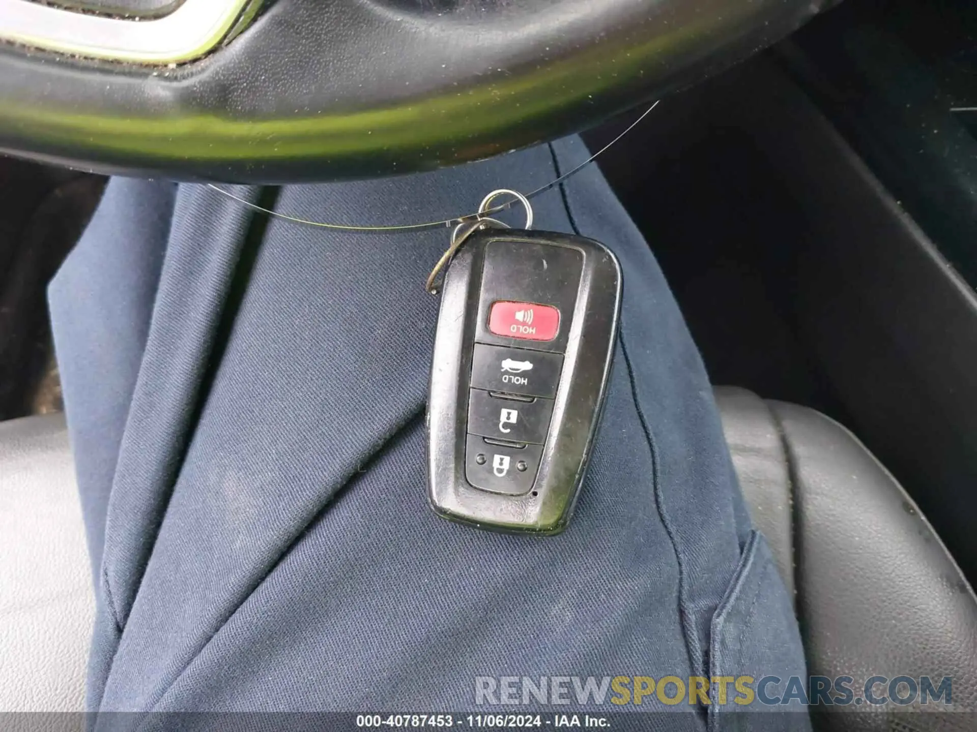 11 Photograph of a damaged car 4T1B61HKXKU204721 TOYOTA CAMRY 2019