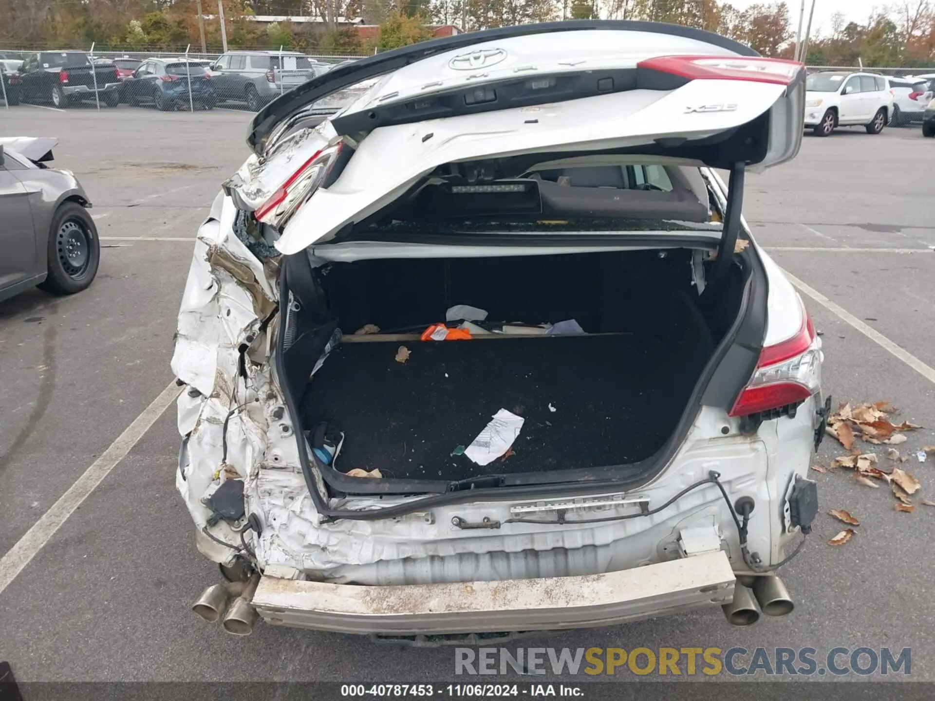 16 Photograph of a damaged car 4T1B61HKXKU204721 TOYOTA CAMRY 2019