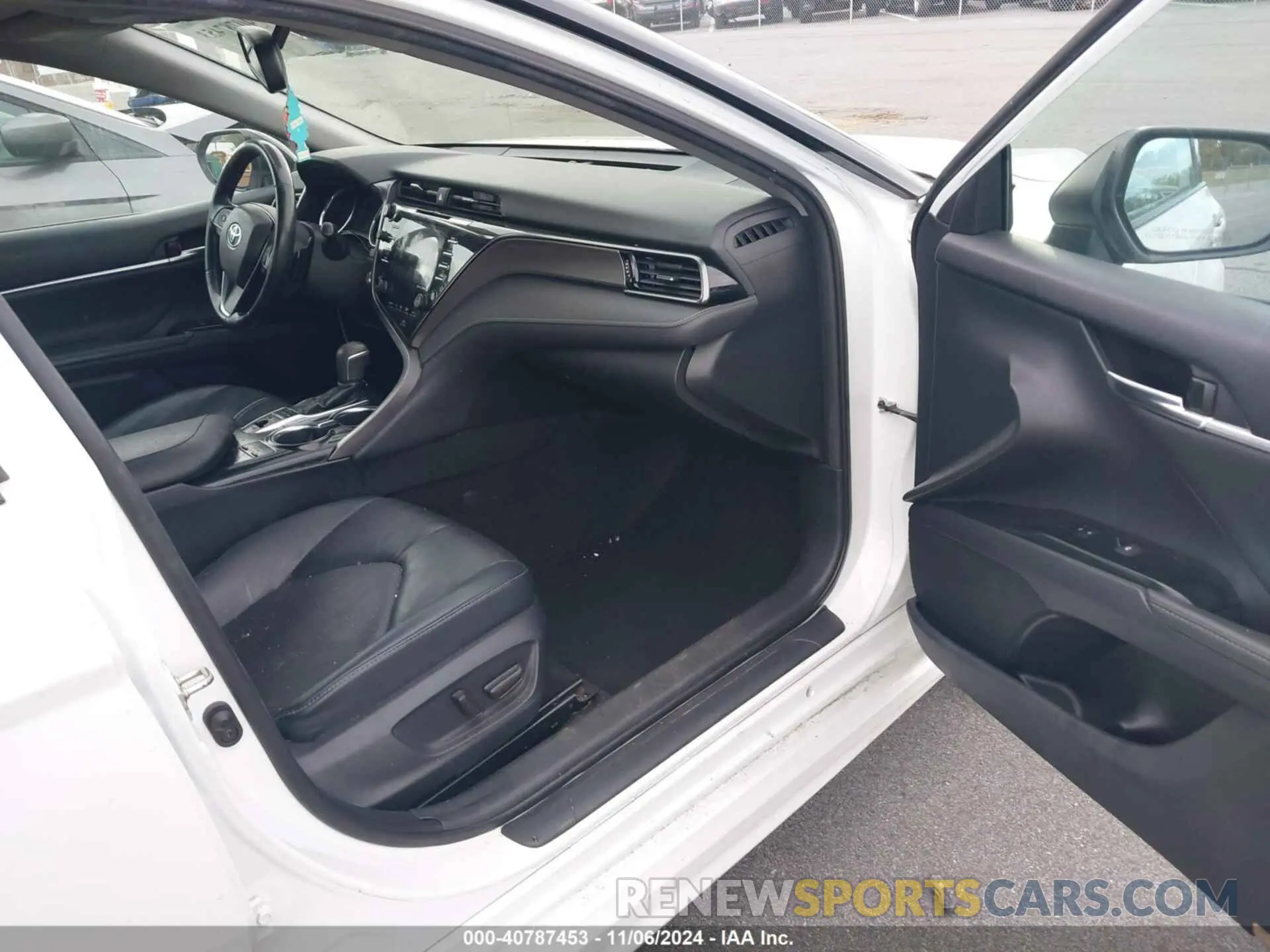 5 Photograph of a damaged car 4T1B61HKXKU204721 TOYOTA CAMRY 2019